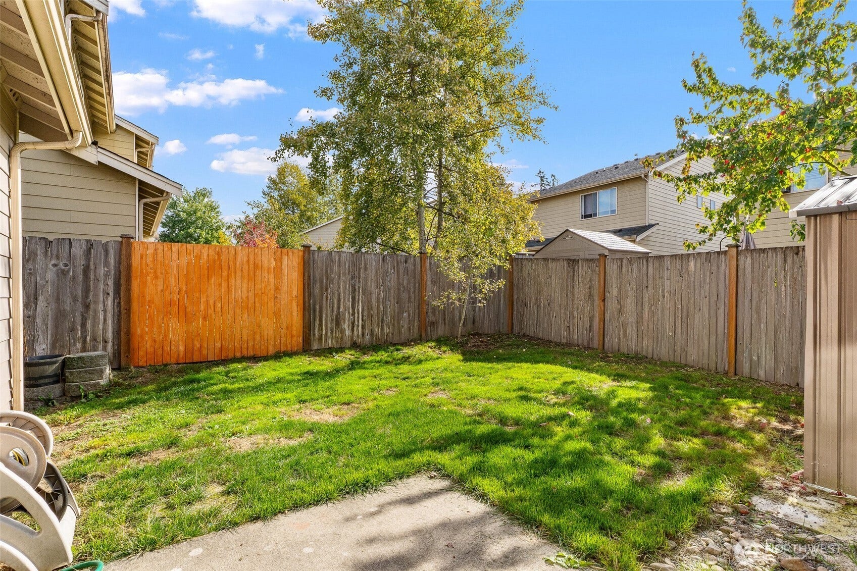 8209 42nd Place NE, Marysville, WA 98270 fully fenced backyard