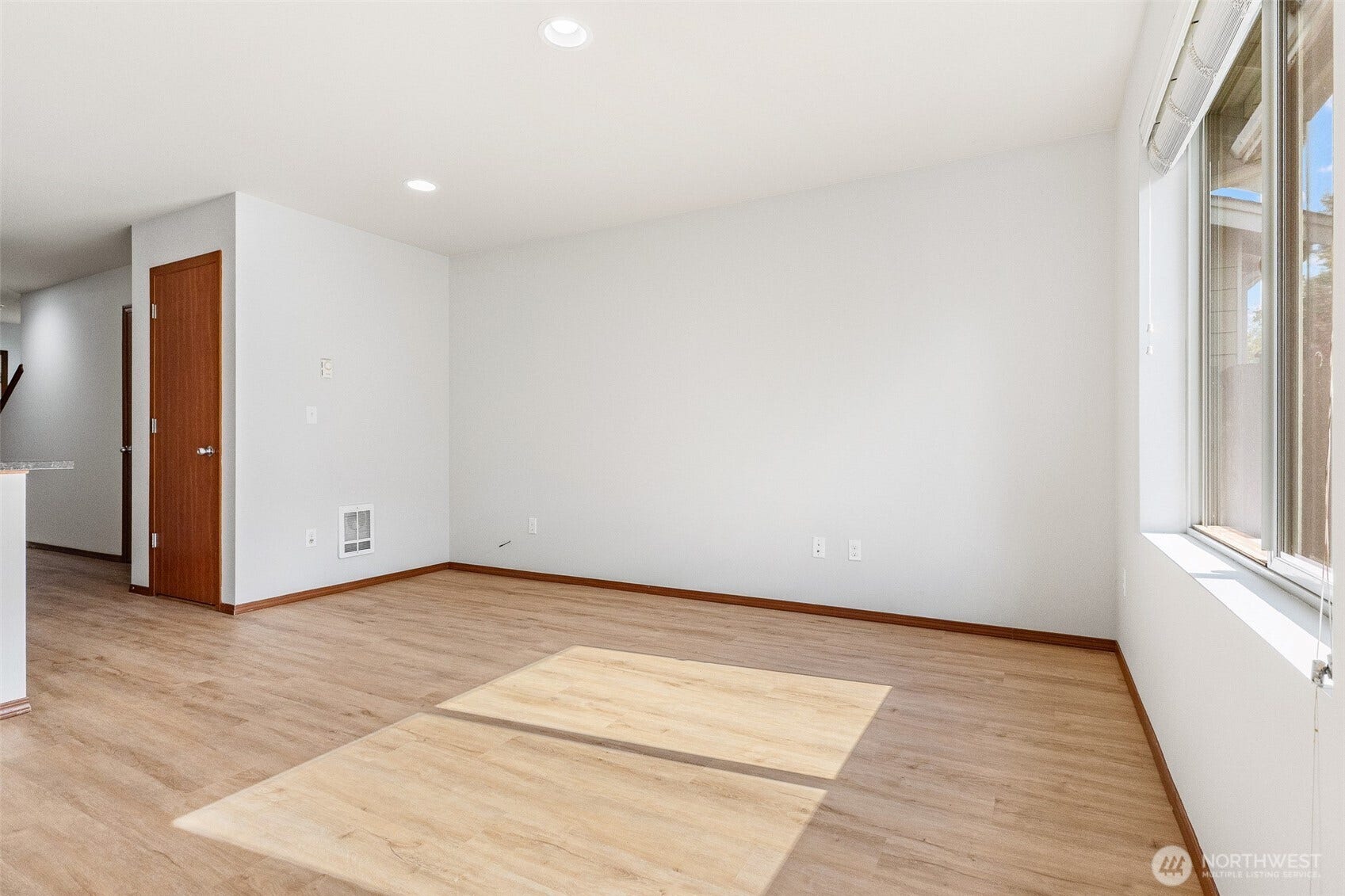 8209 42nd Place NE, Marysville, WA 98270 view of living room
