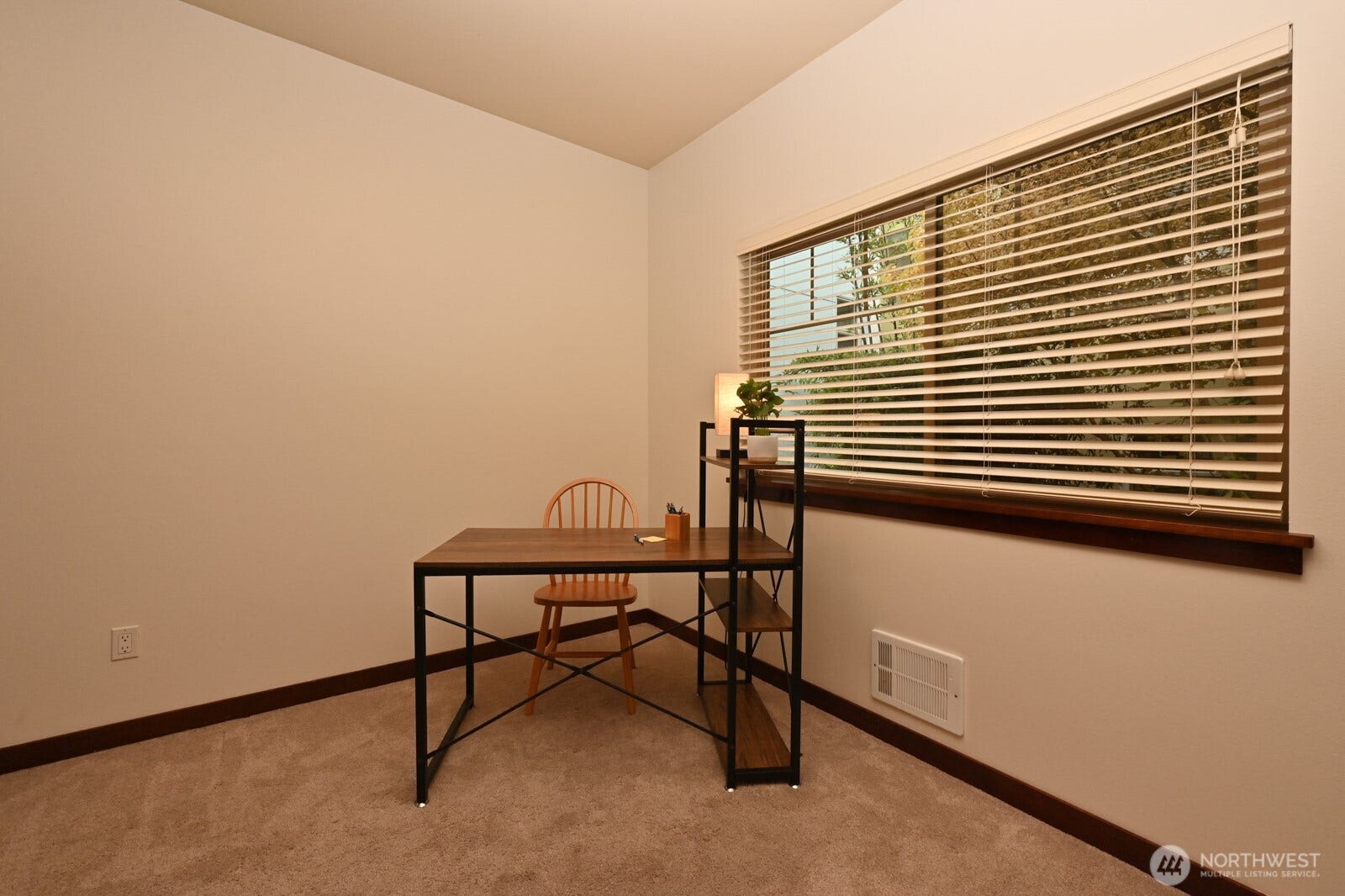 Bedroom Office big enough for Queen Bed-past tenants had
