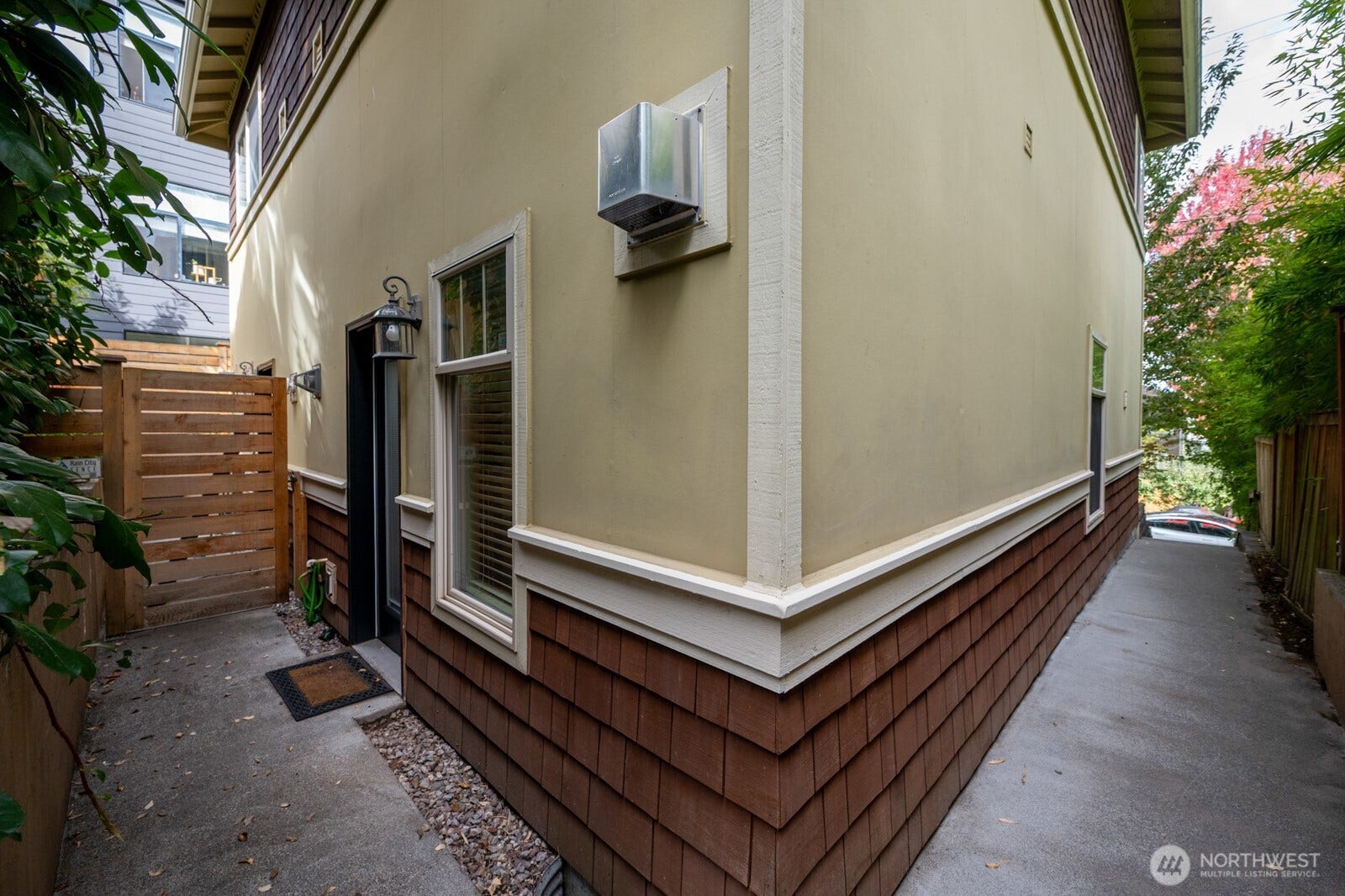 1835 24th Ave, #B, Seattle, WA 98122