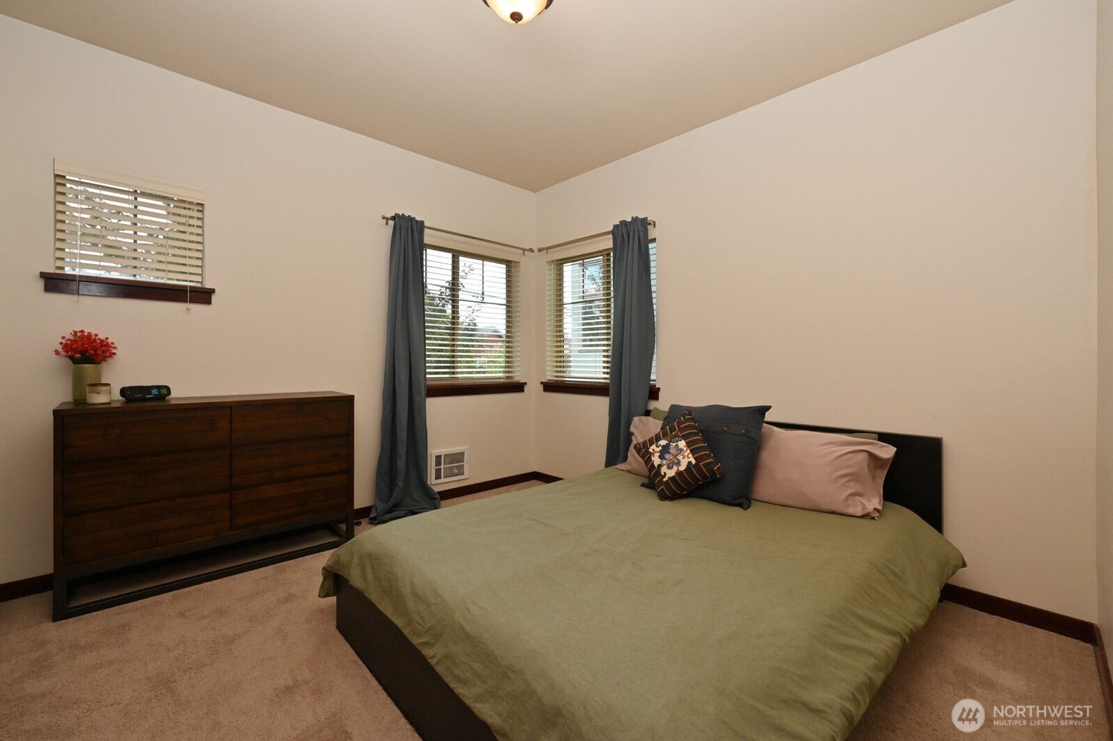 1835 24th Ave, #B, Seattle, WA 98122