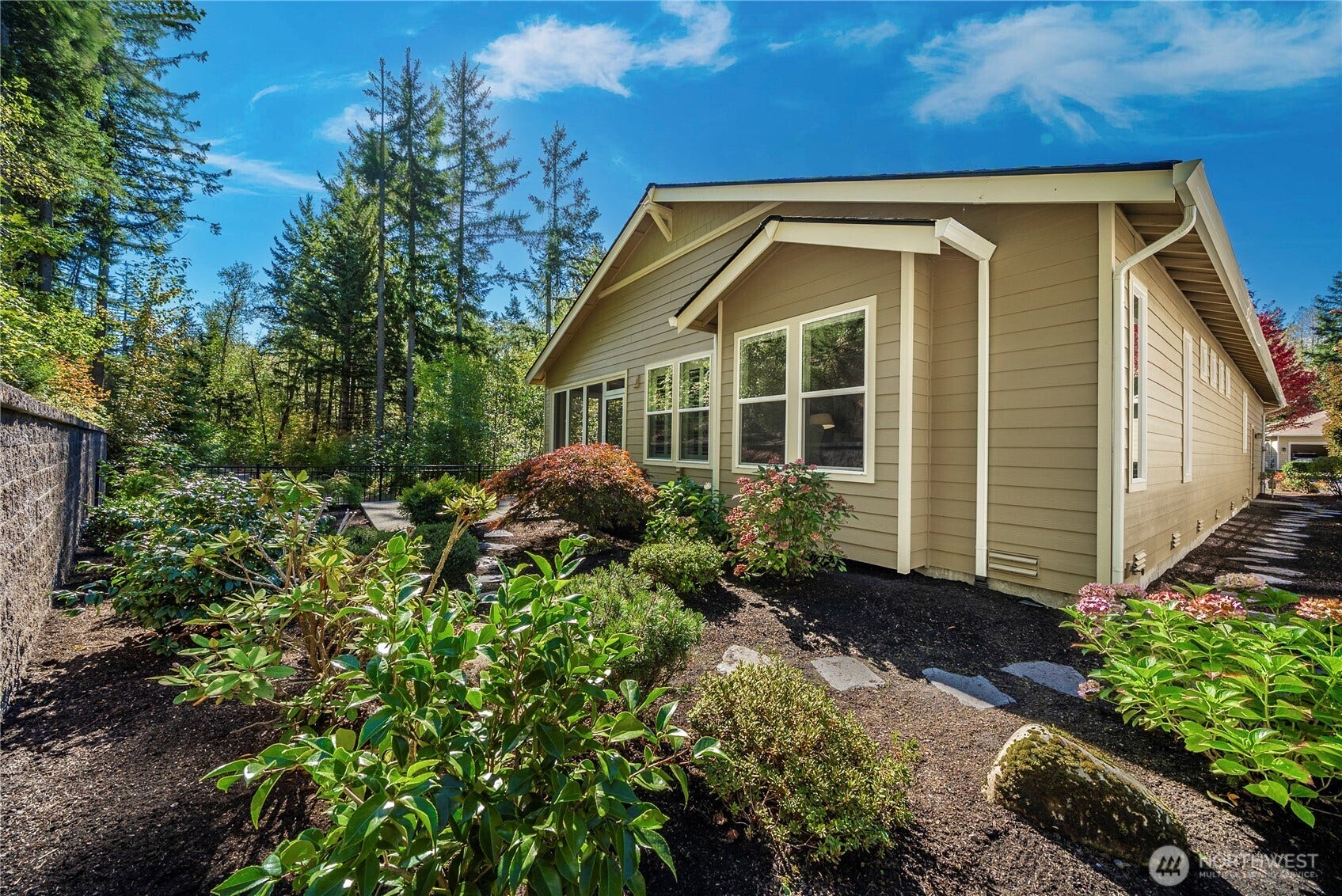 14721 Knoll Park Court E, Bonney Lake, WA 98391 The oversized, private backyard blends seamlessly with the surrounding nature.