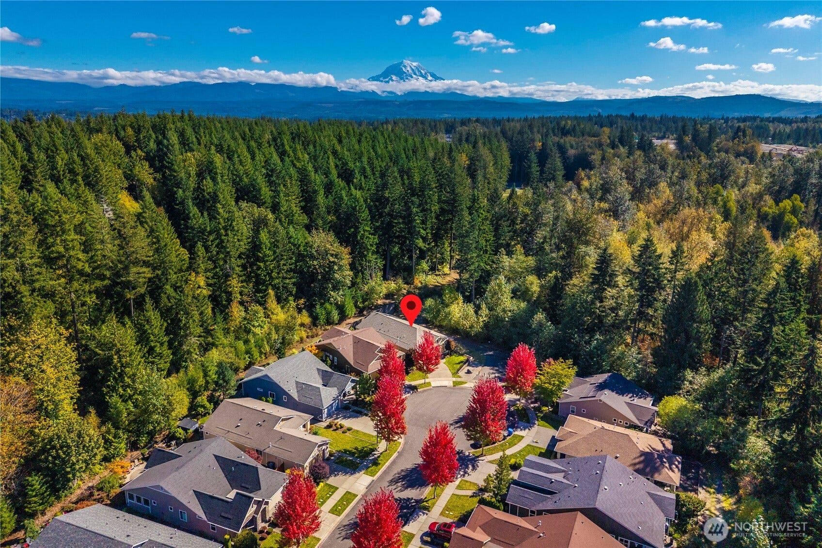 14721 Knoll Park Court E, Bonney Lake, WA 98391 Located at the end of a quiet, tree lined cul-de-sac, this location is second to none! Seller is a Founding Member so the buyer does not have to pay the $9500 Lodge fee.