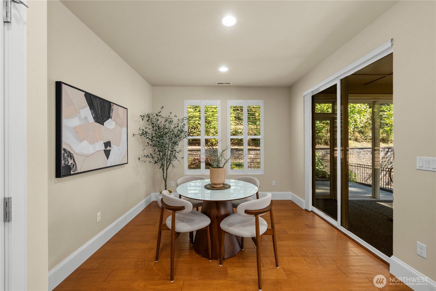 14721 Knoll Park Court E, Bonney Lake, WA 98391 The nook could also be another seating area, a great place to enjoy the vast views.