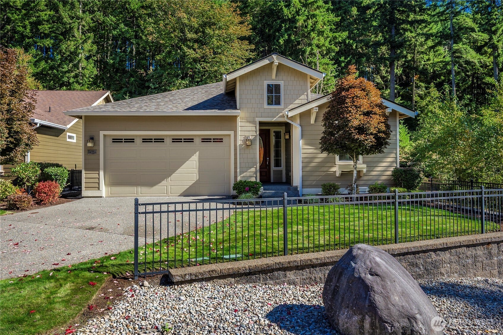 14721 Knoll Park Court E, Bonney Lake, WA 98391 Situated on an incredibly private, elevated corner lot surrounded by trees at the end of a quiet-cul-de-sac and close to the Lodge. This impressively and highly upgraded Sorrento will impress you at every turn. Brand new roof and exterior paint.