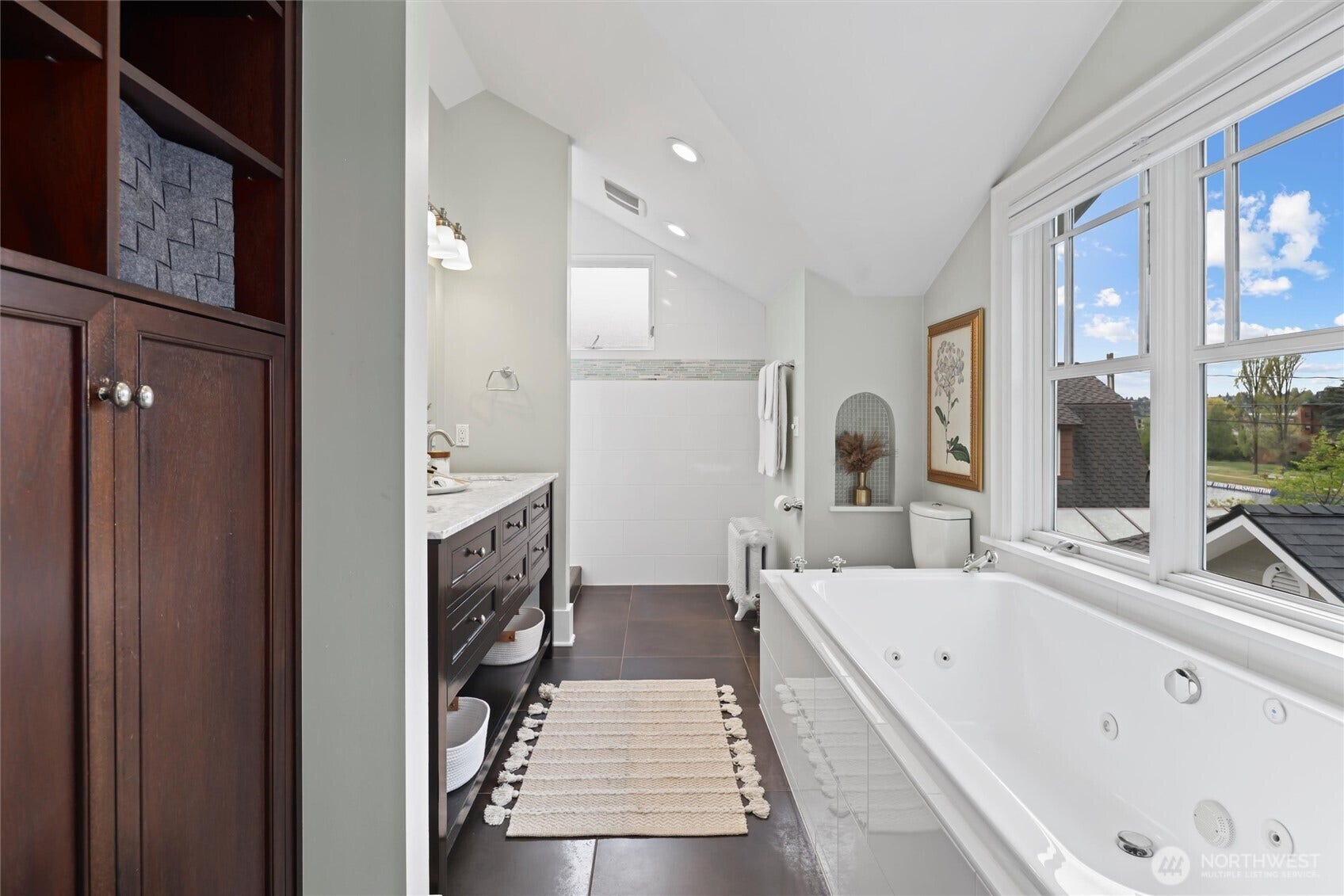 Spa-inspired 5-piece bath with walk-in shower