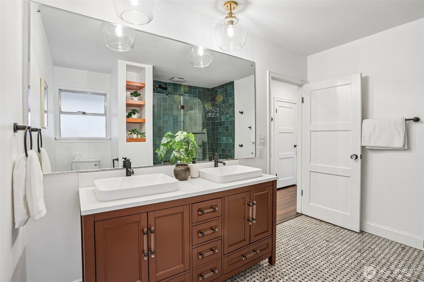13717 N Stone Avenue, Seattle, WA 98133 13717 N Stone Avenue, Seattle, WA 98133