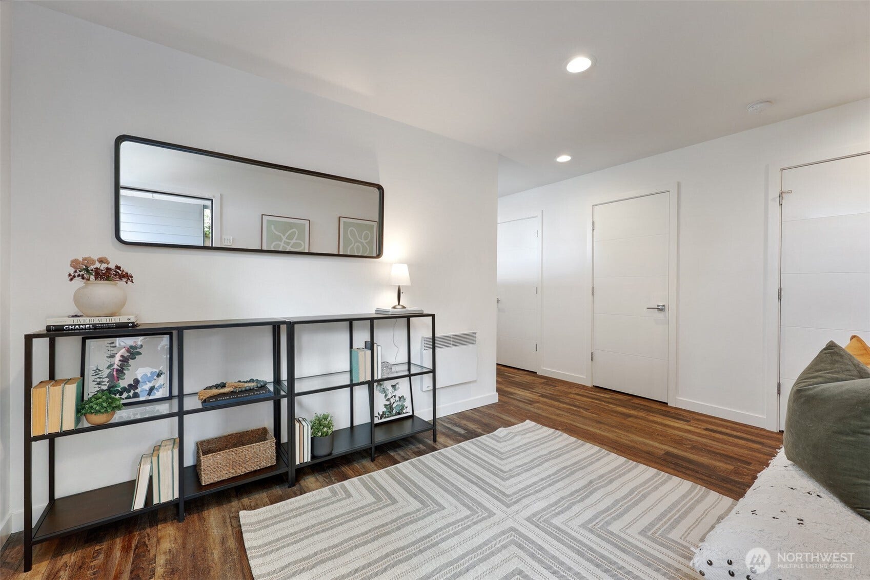 6325 34th Avenue SW, #C, Seattle, WA 98126 Large entry foyer