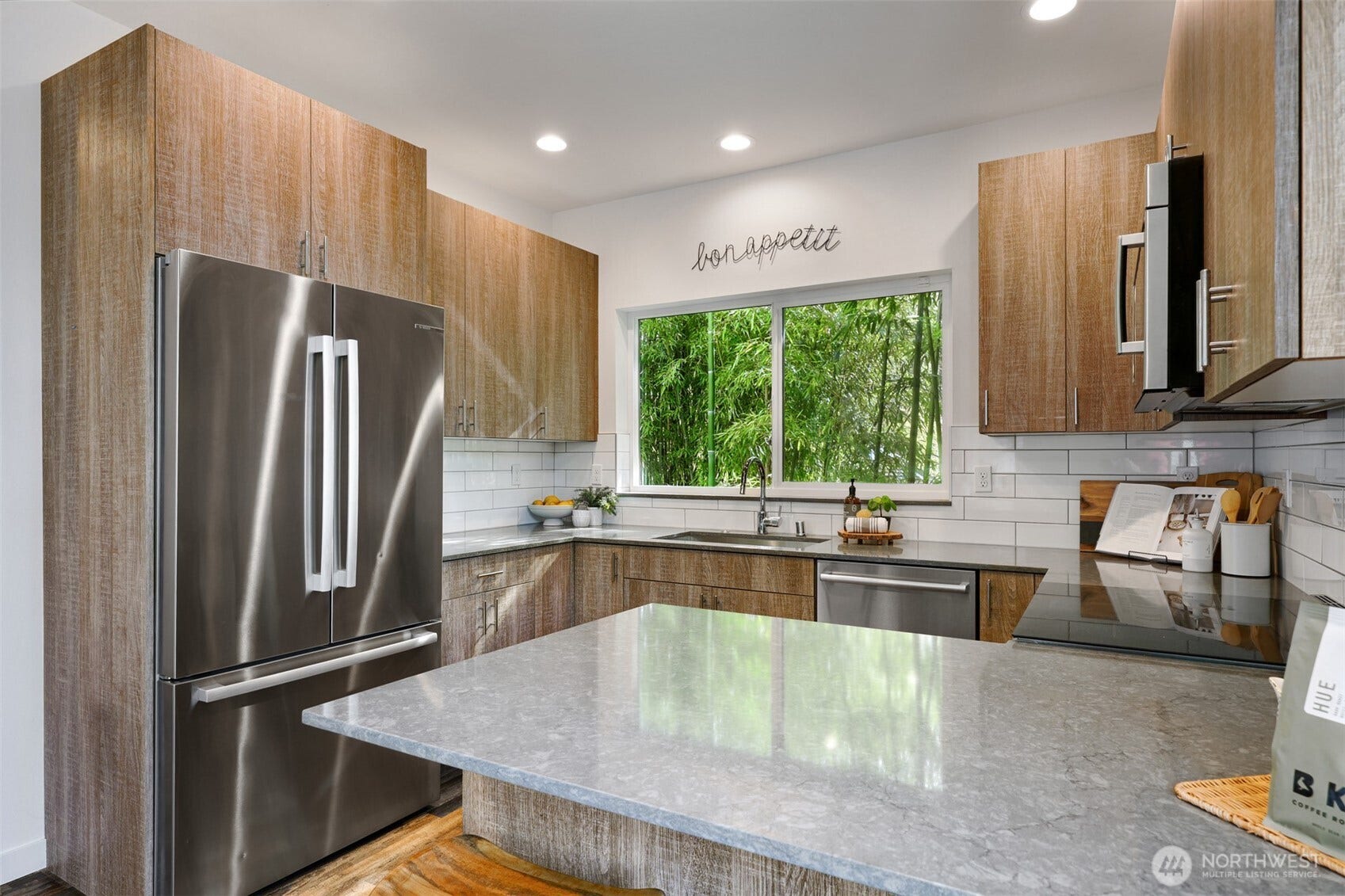 6325 34th Avenue SW, #C, Seattle, WA 98126 Big kitchen bar to hang out at