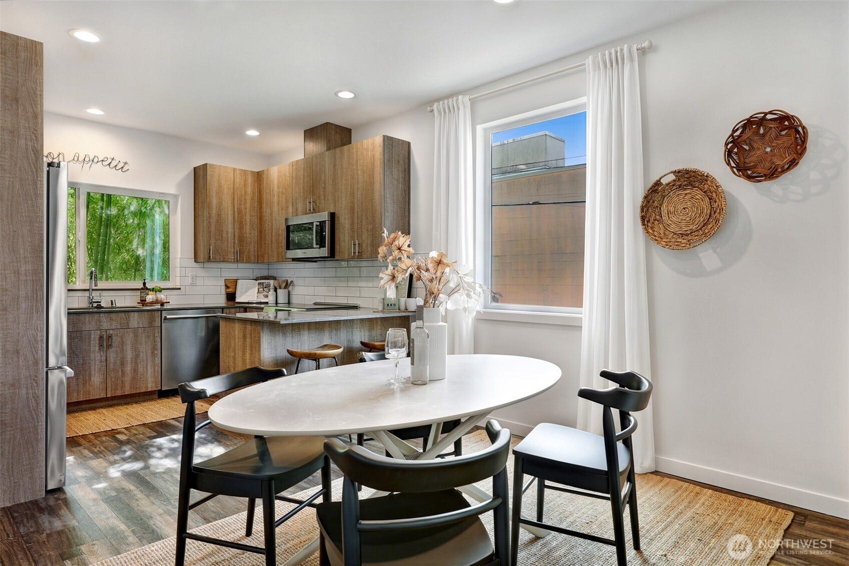 6325 34th Avenue SW, #C, Seattle, WA 98126 Dining space plus bar seating at kitchen