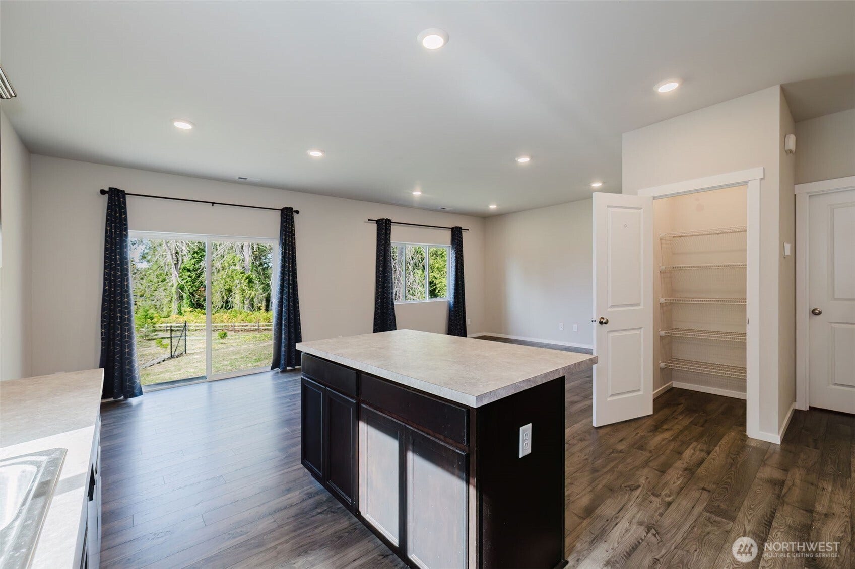 6453 Hornet Circle NE, Bremerton, WA 98311