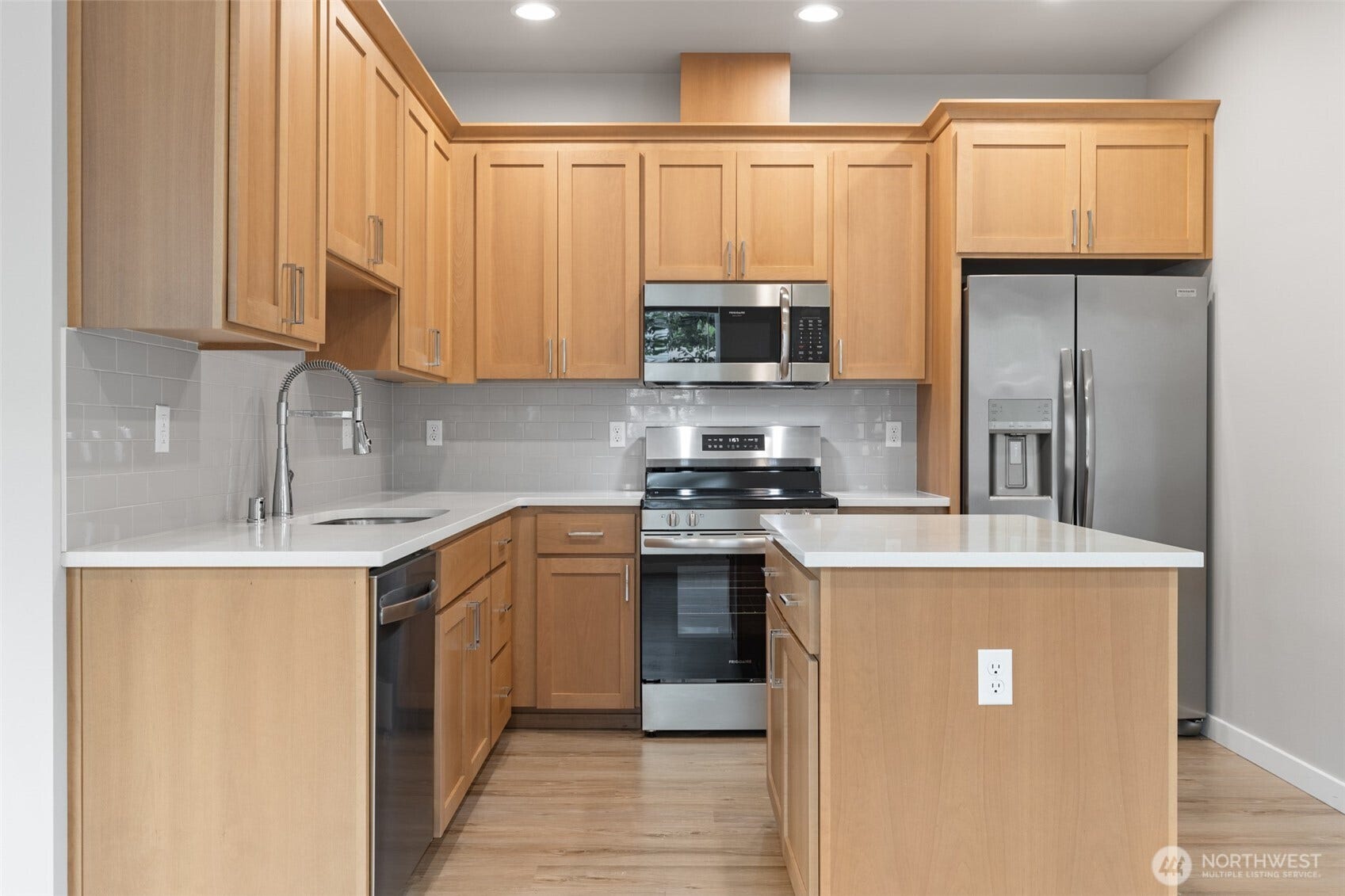 511 15th Street SE, Puyallup, WA 98372 511 15th Street SE, Puyallup, WA 98372