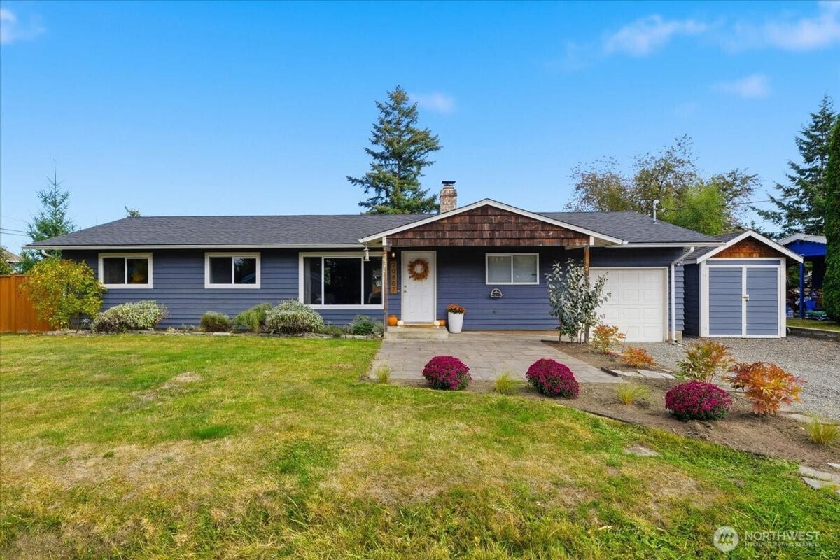 20807 3rd Avenue W, Lynnwood, WA 98036 Charming single-level home with welcoming curb appeal, covered front porch and attached garage
