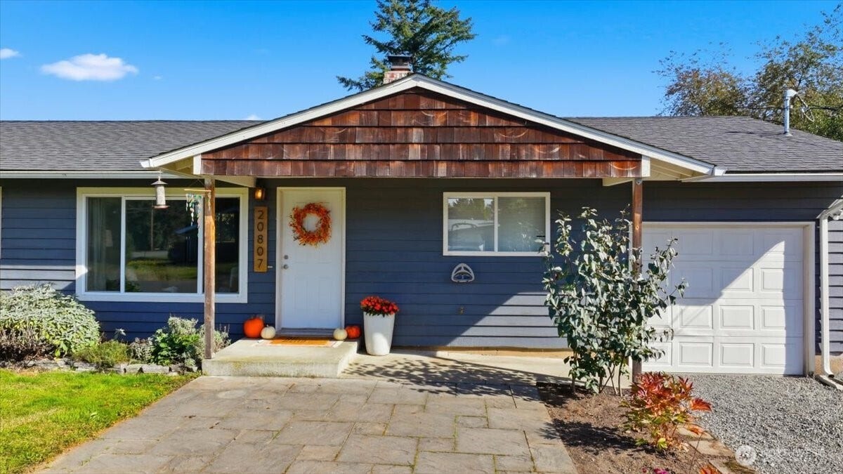 20807 3rd Avenue W, Lynnwood, WA 98036 Oversized 550 sqft attached garage offers abundant room for storage, workshop space, hobbies and more
