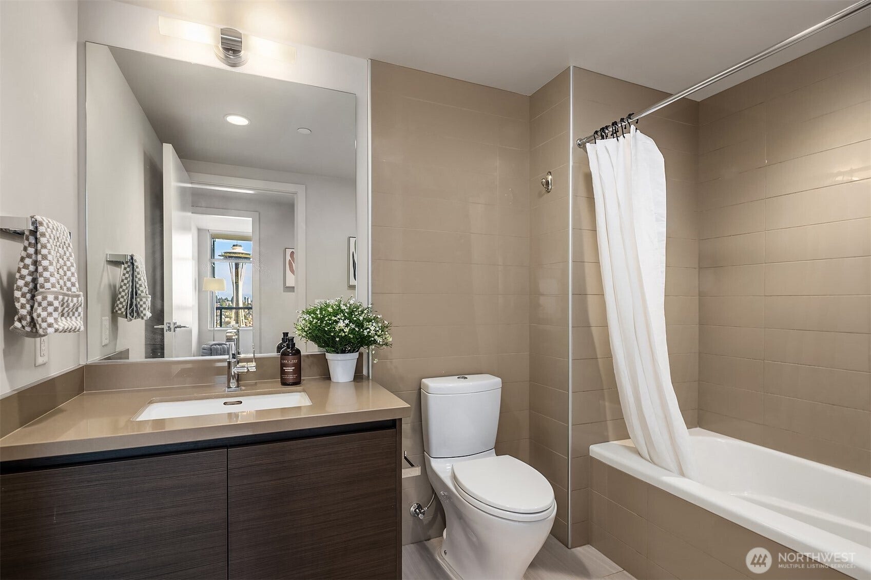 583 Battery Street, #3604N, Seattle, WA 98121 Hall bathroom located next to the second bedroom, has a bath tub in it