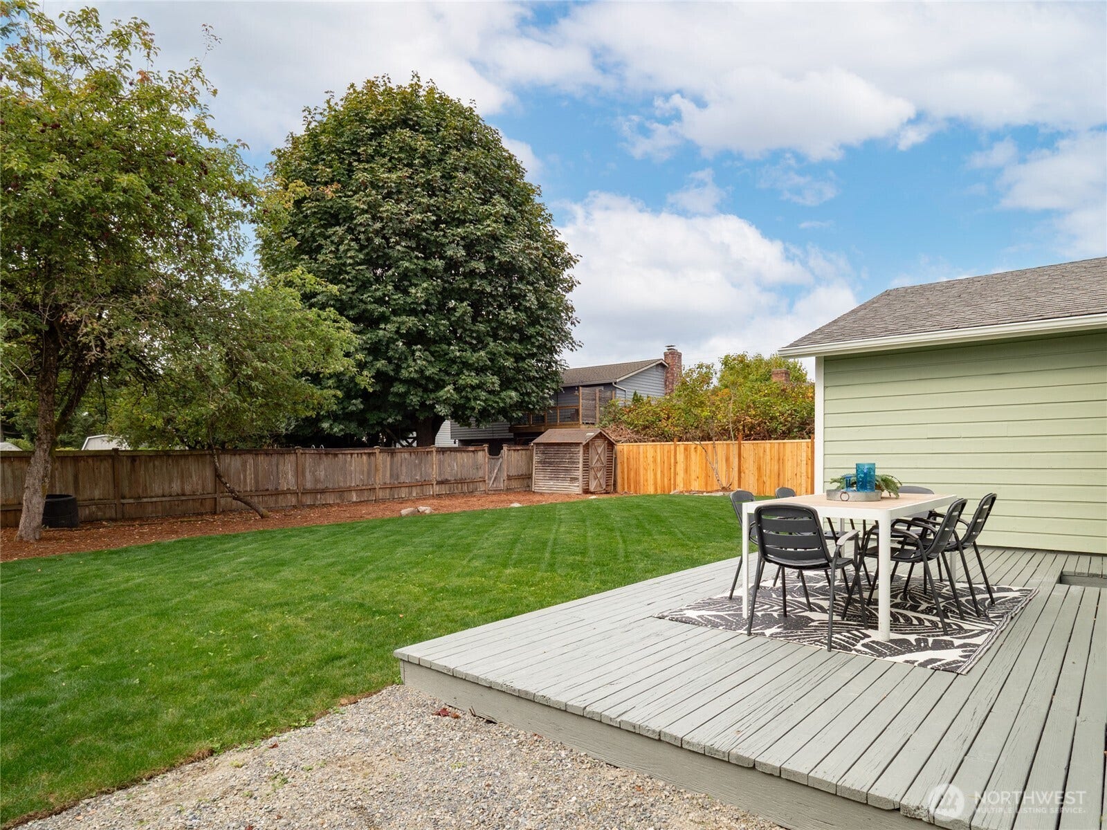Large deck to entertain.