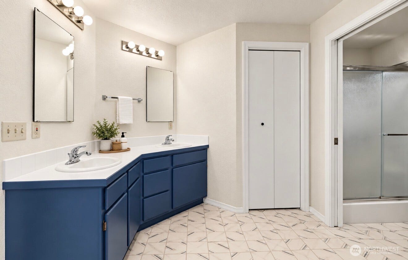 7236 Twin Cedar Lane SE, Tumwater, WA 98501 primary bath