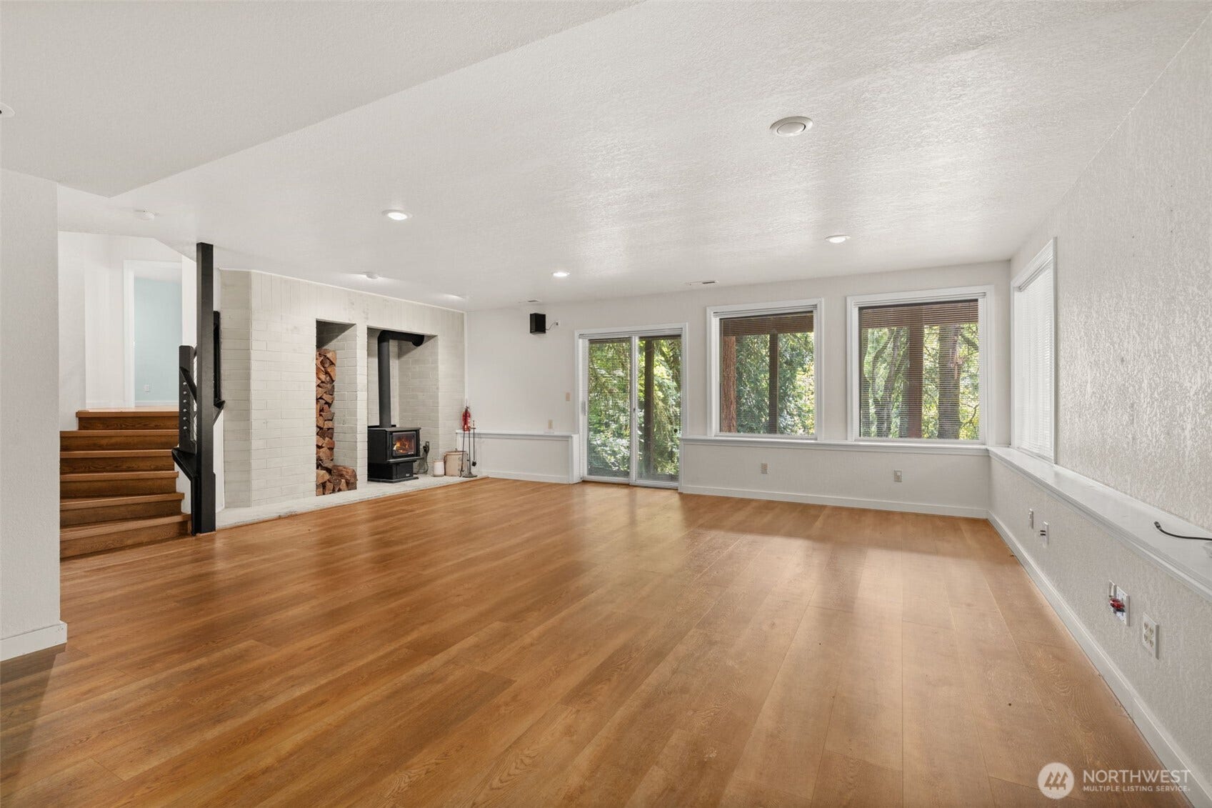 7236 Twin Cedar Lane SE, Tumwater, WA 98501 living room