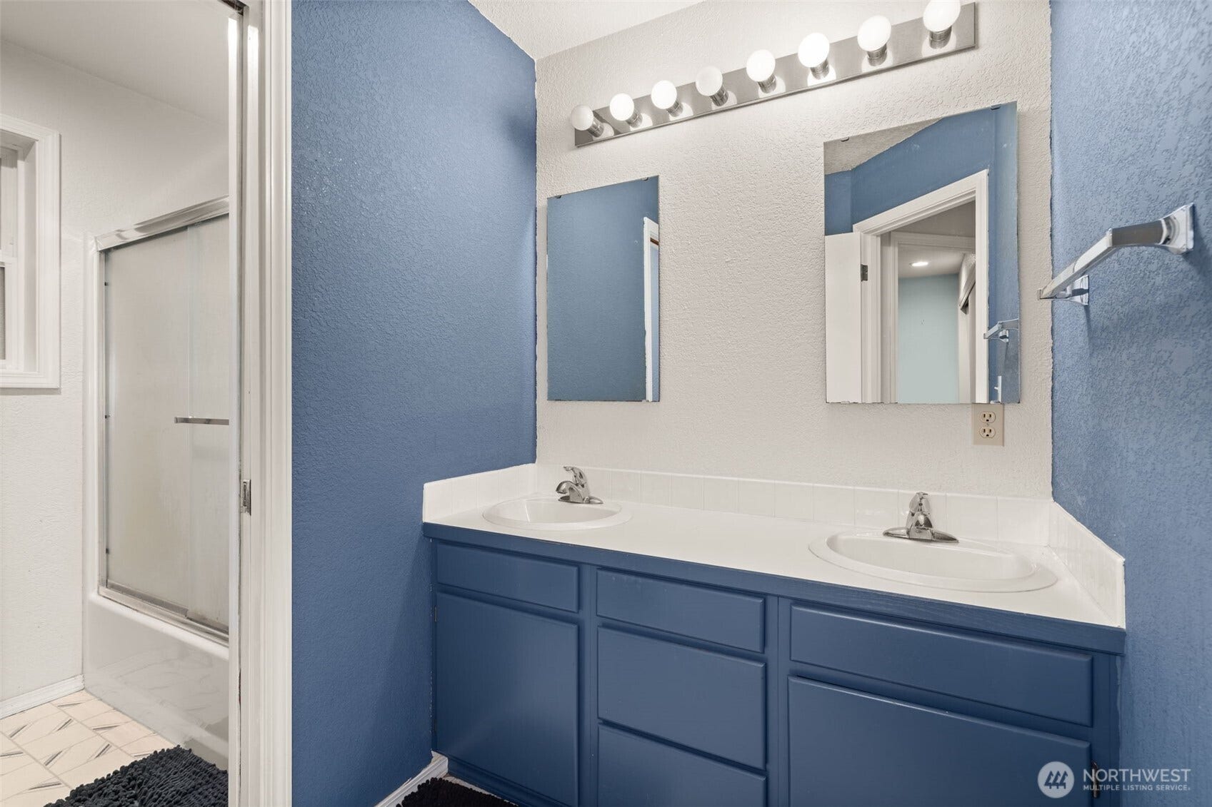 7236 Twin Cedar Lane SE, Tumwater, WA 98501 bathroom