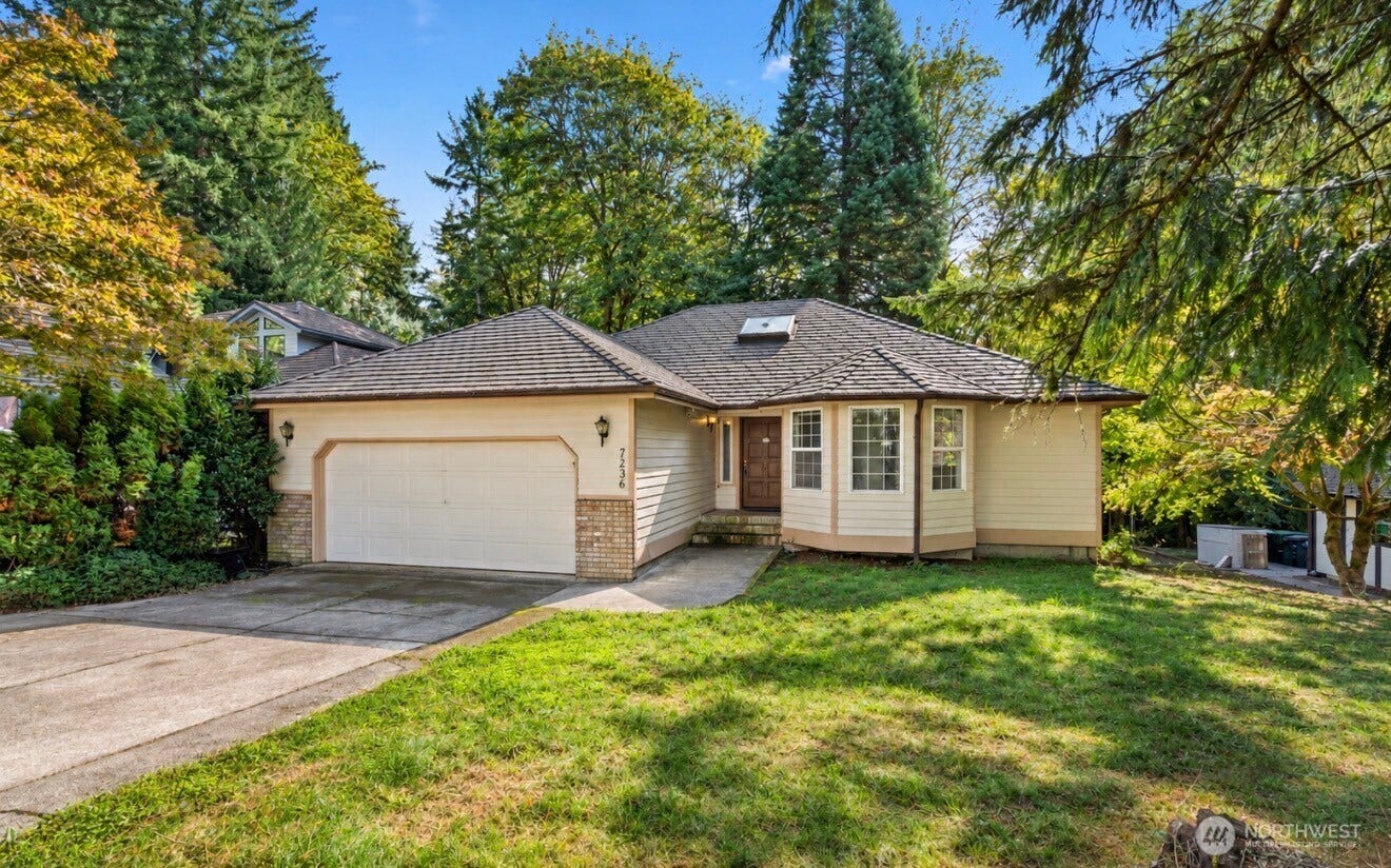 7236 Twin Cedar Lane SE, Tumwater, WA 98501 front yard