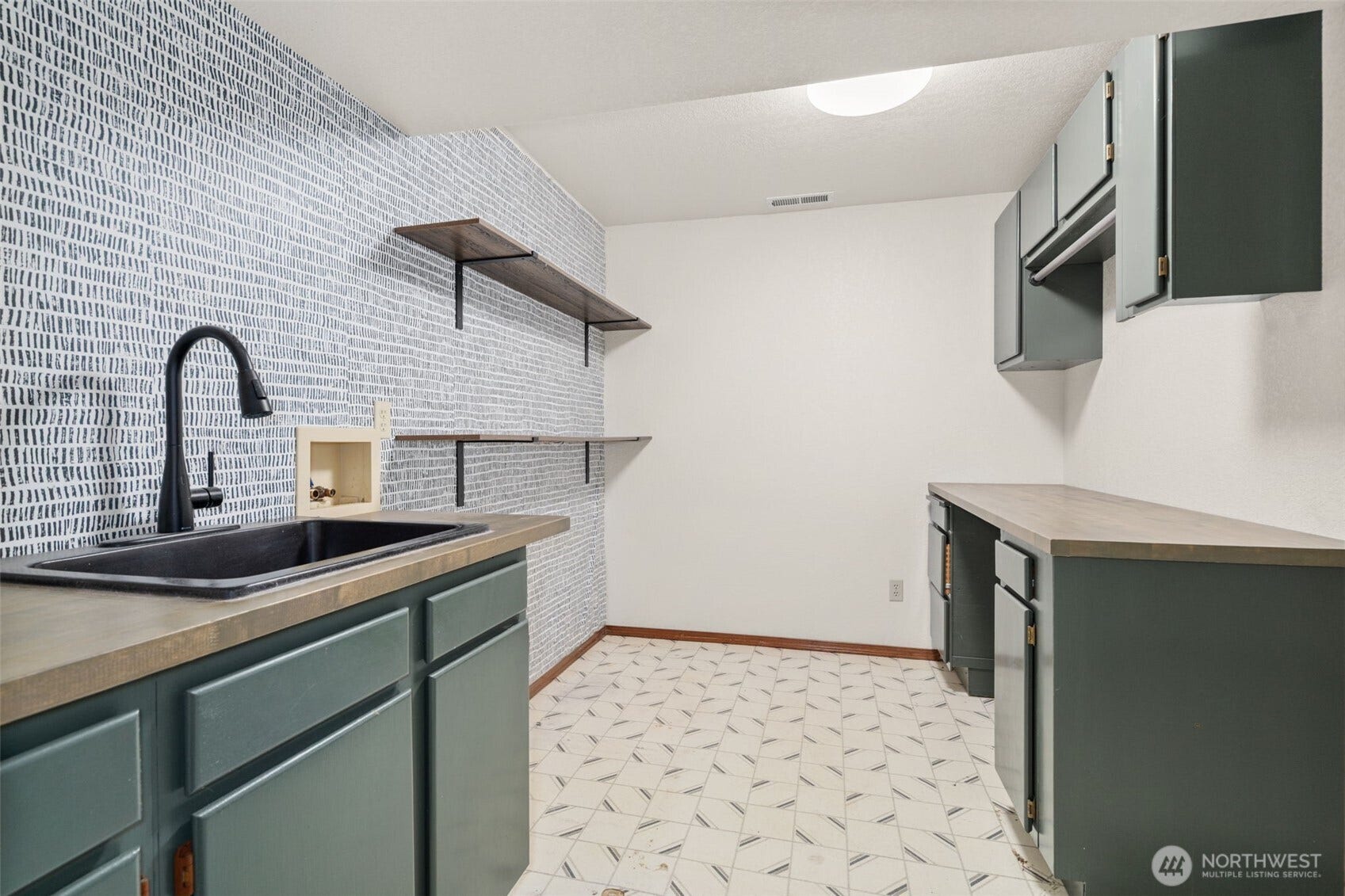 7236 Twin Cedar Lane SE, Tumwater, WA 98501 laundry