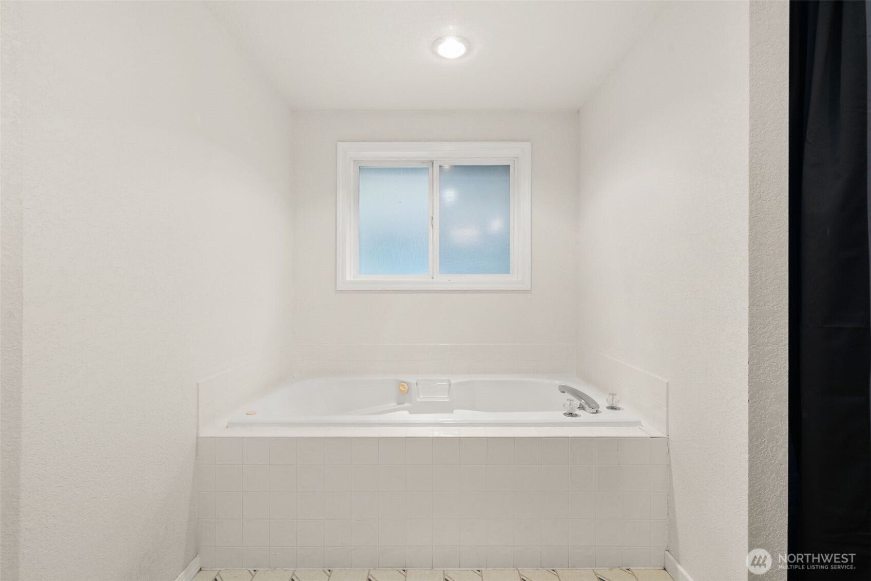 7236 Twin Cedar Lane SE, Tumwater, WA 98501 primary bath