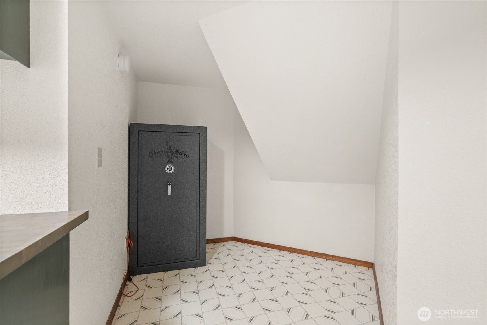 7236 Twin Cedar Lane SE, Tumwater, WA 98501 laundry storage