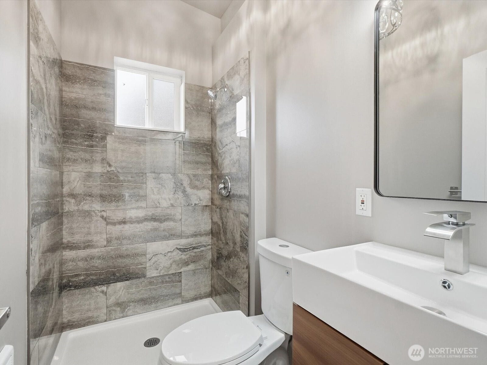 1603 S Walters Road, Tacoma, WA 98465 Custom Tile Bath