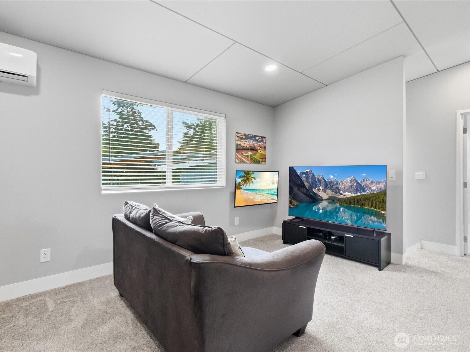 1603 S Walters Road, Tacoma, WA 98465 2nd Level Family Room