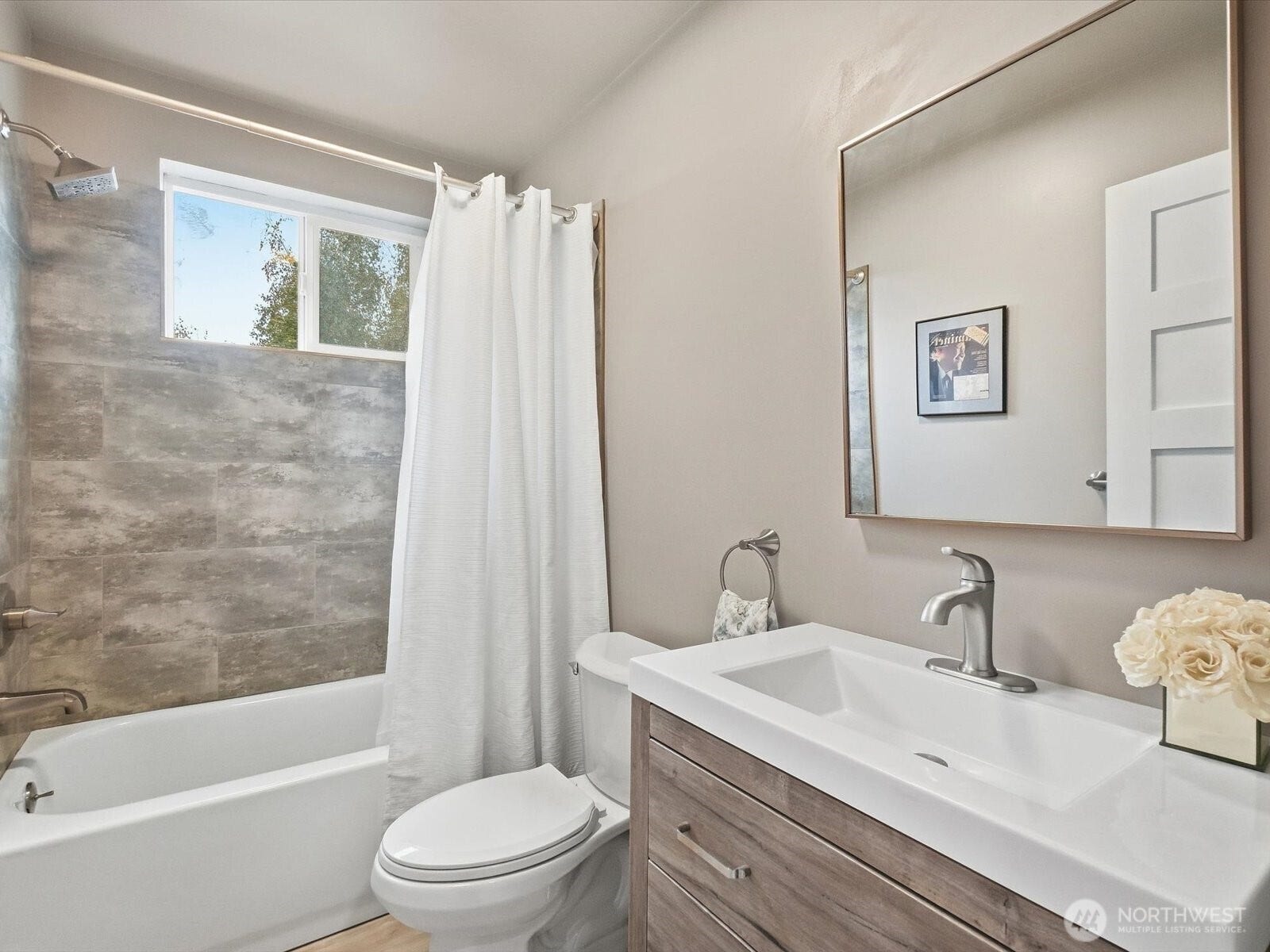1603 S Walters Road, Tacoma, WA 98465 Custom Tile Main Floor Guest Bath
