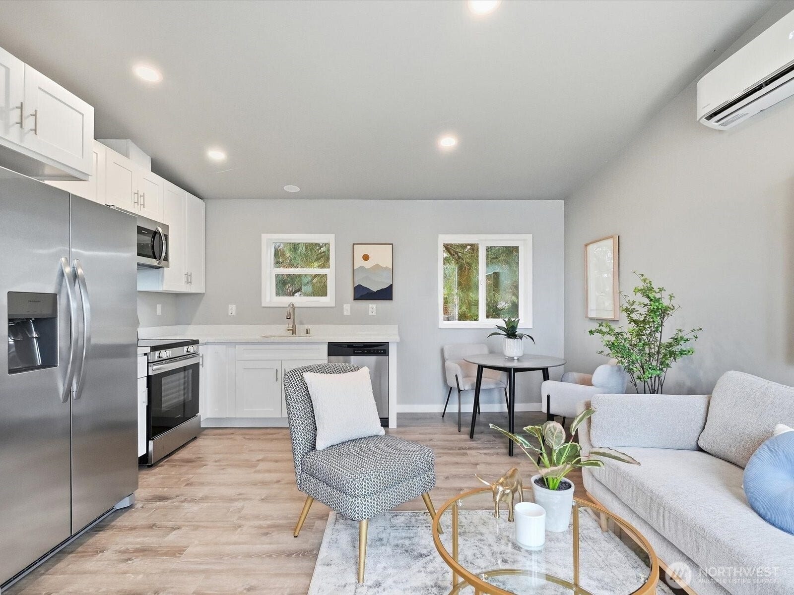 1603 S Walters Road, Tacoma, WA 98465 Lovely Kitchen, dining and living areas