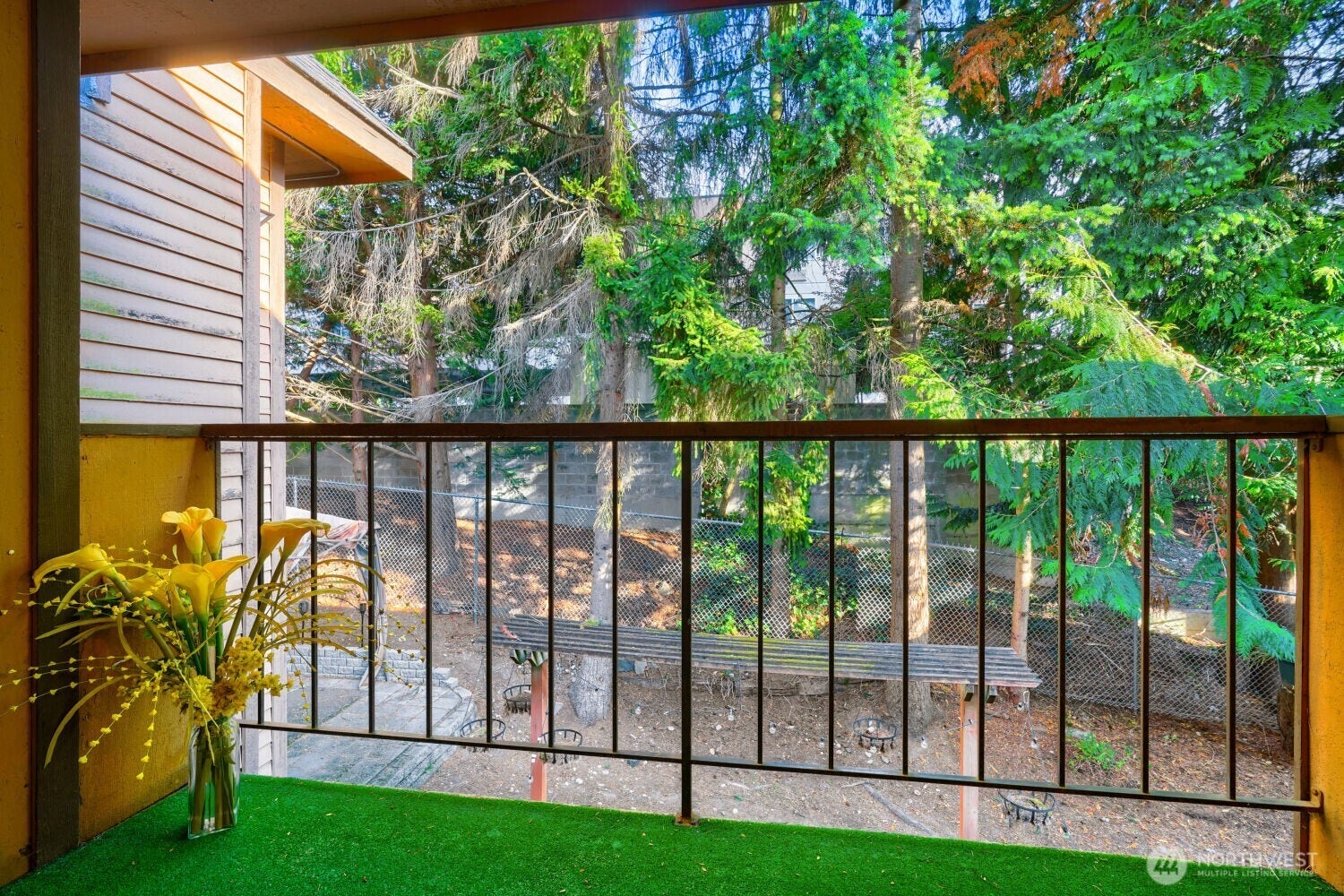 Exterior deck off of the living room