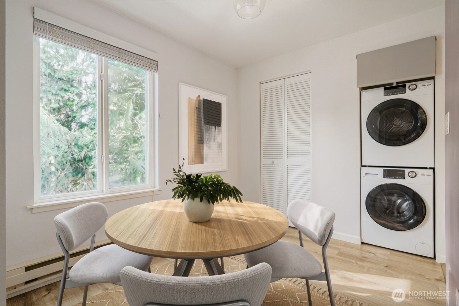 Virtually staged dining room