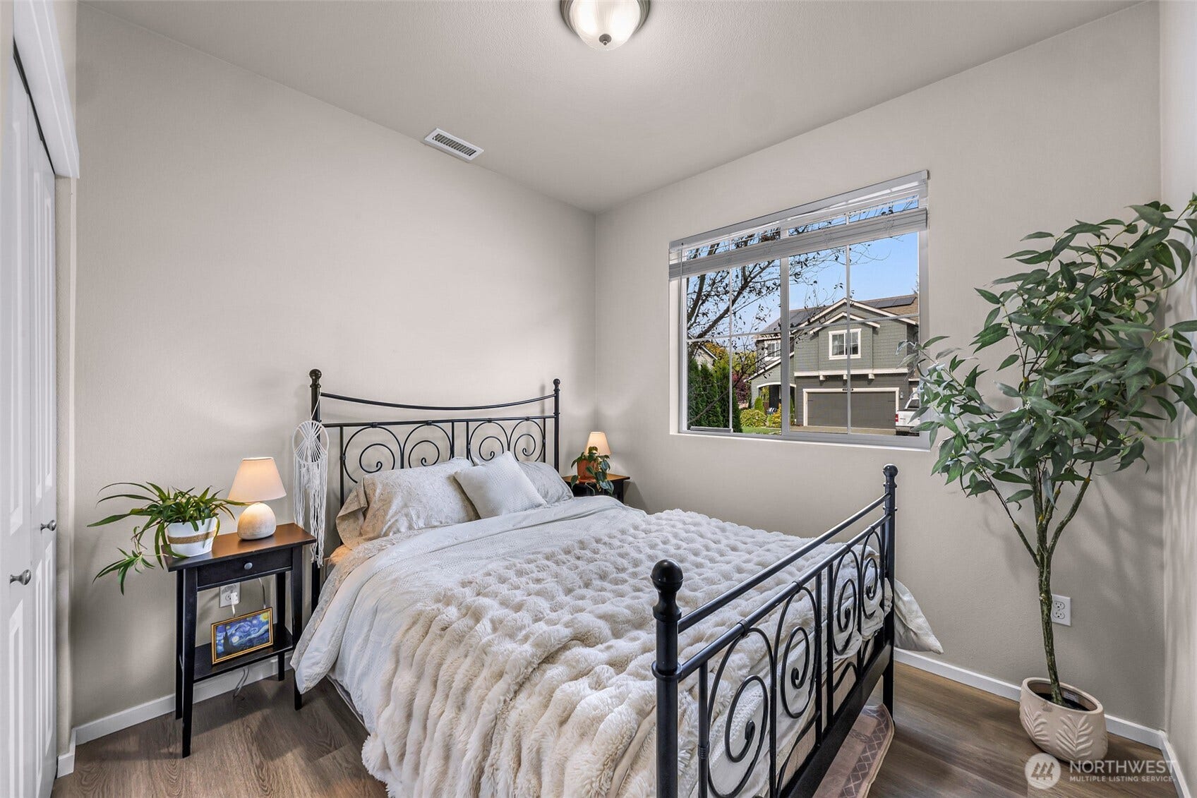 17802 Mill Valley Road, Granite Falls, WA 98252 Main floor bedroom