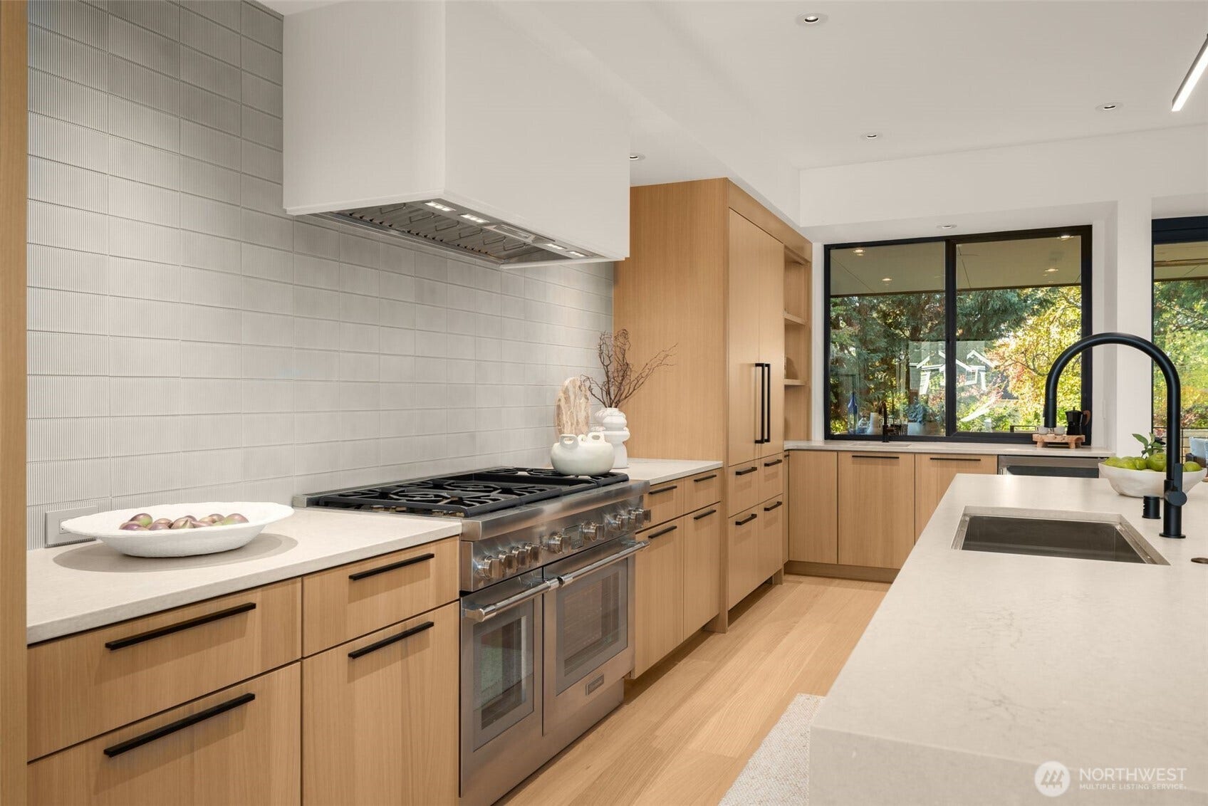 6021 Princeton Avenue NE, Seattle, WA 98115 High-end Thermadoor appliance package including a panel referigerator and dishwasher.