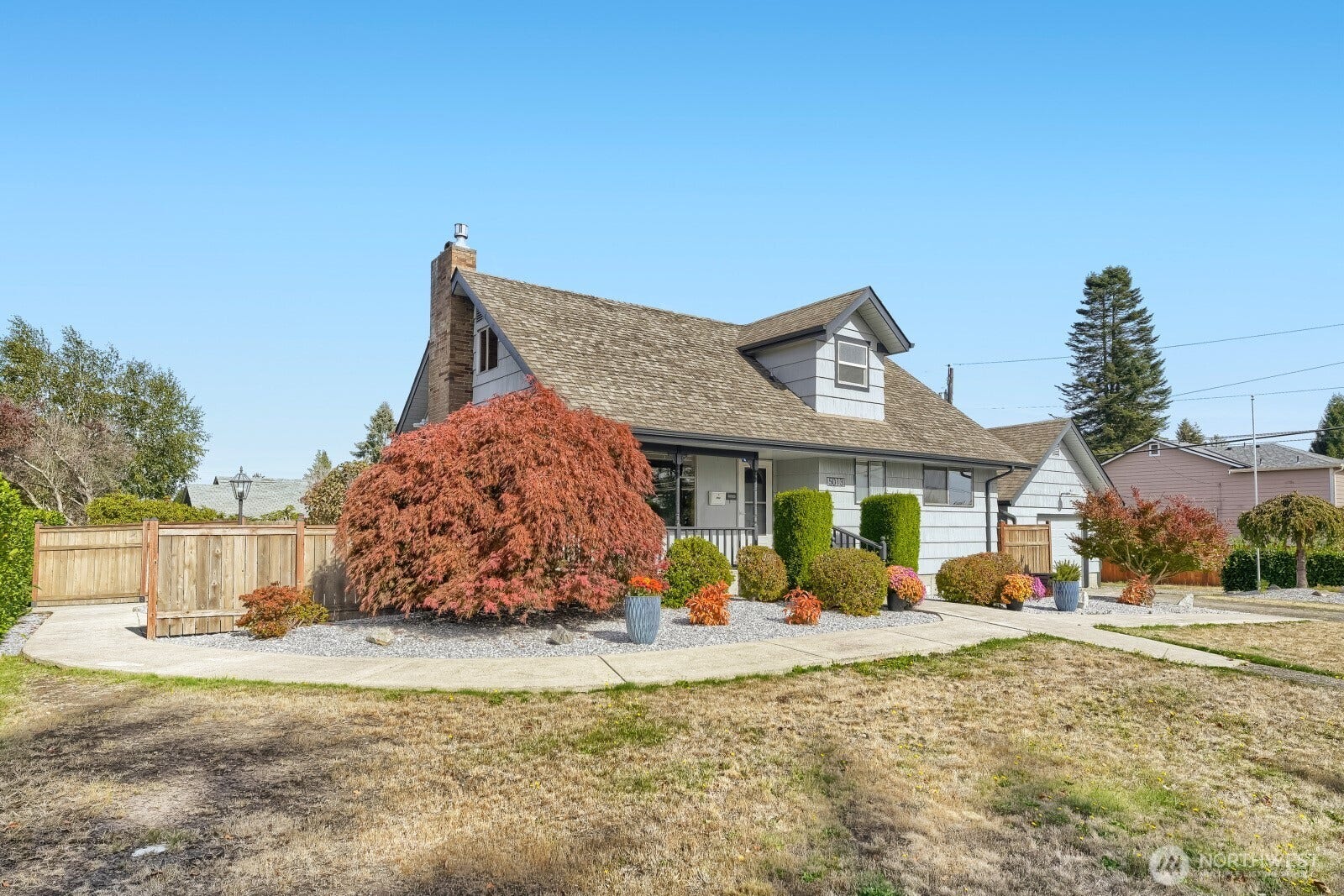 5013 N 33 Street, Tacoma, WA 98407 Large level 11,000 plus sq ft corner lot enhances the feeling of openness and privacy in this North Tacoma / Proctor area Mid Century traditional home.