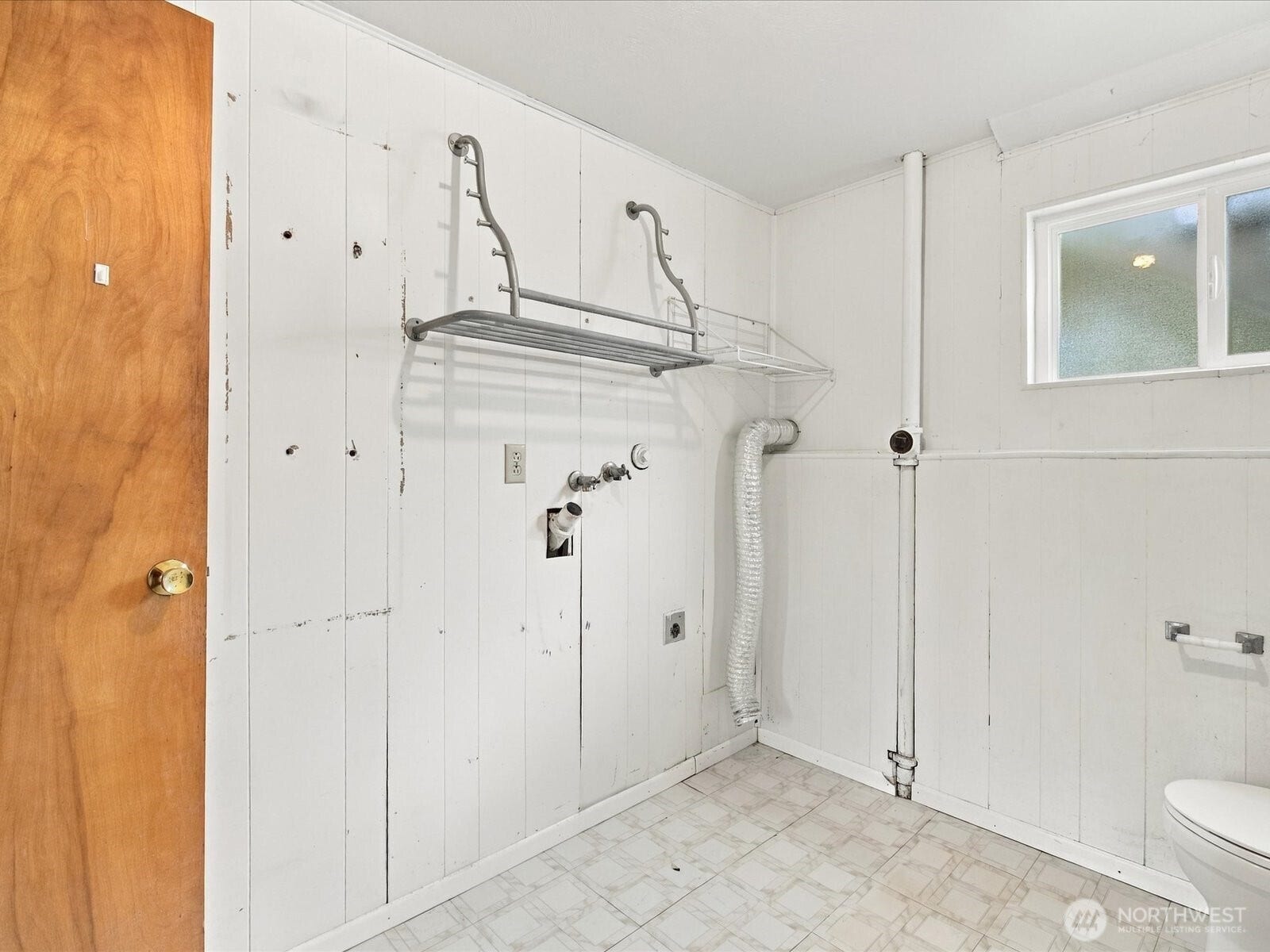 7637 Tacoma Avenue S, Tacoma, WA 98408 Laundry area could be the perfect spot for another bath.