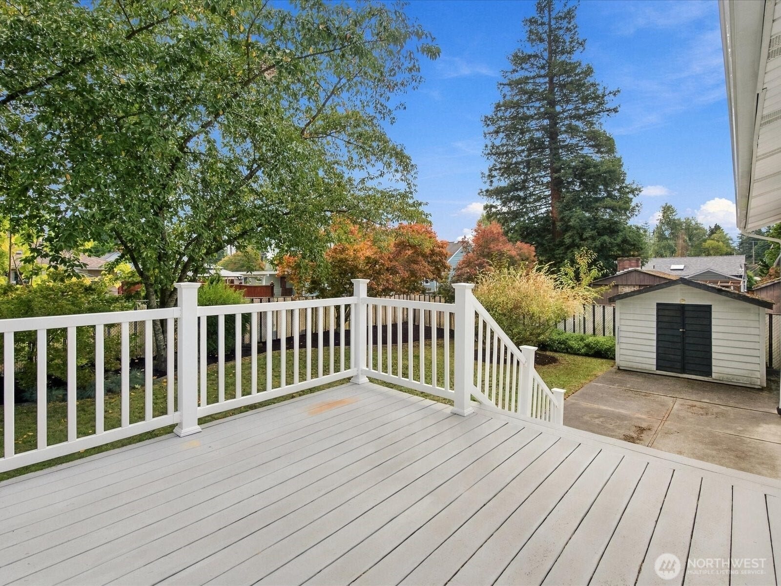 7637 Tacoma Avenue S, Tacoma, WA 98408 Lovely durable deck