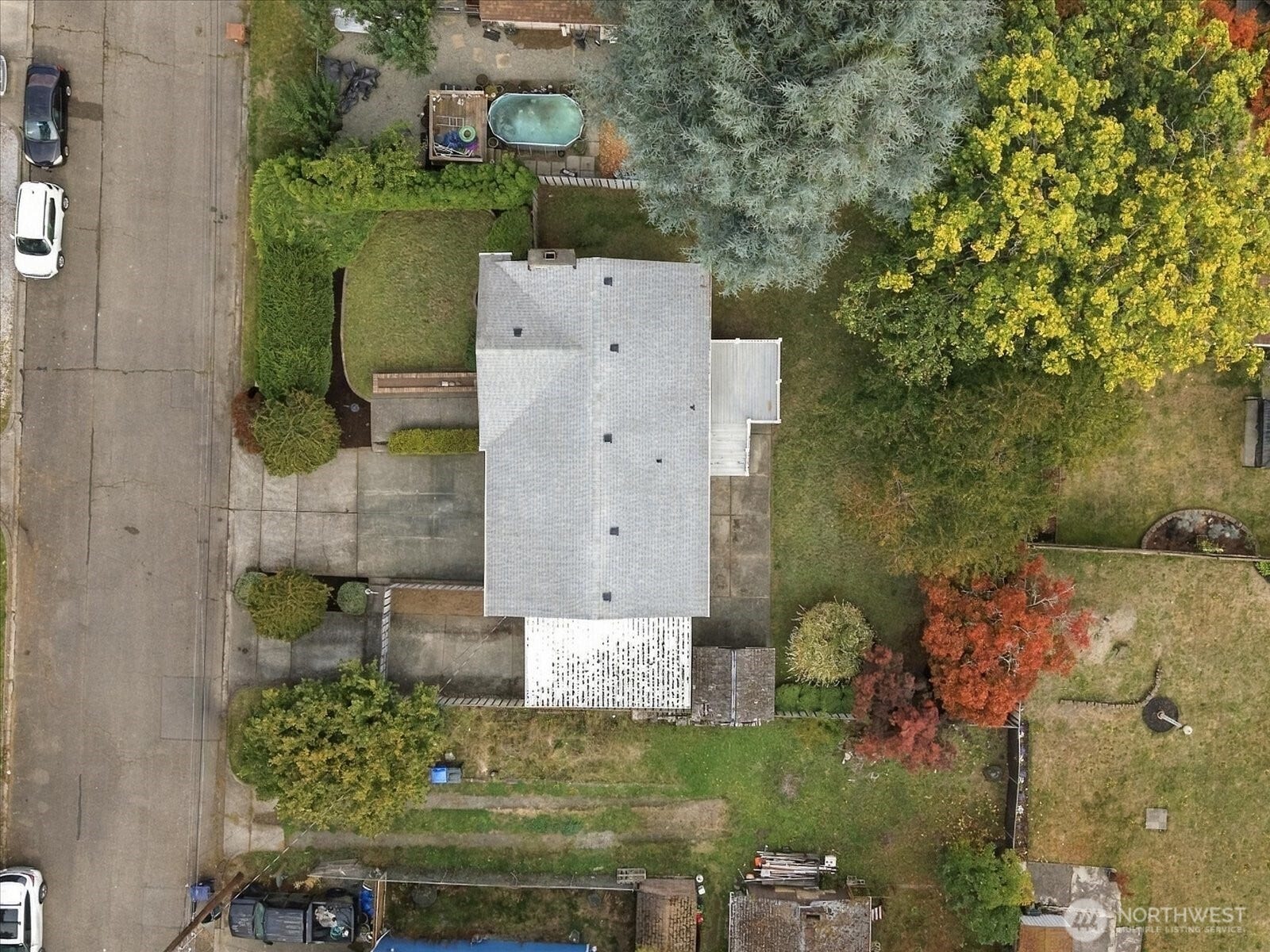 7637 Tacoma Avenue S, Tacoma, WA 98408 Fully fenced and ready for you to enjoy