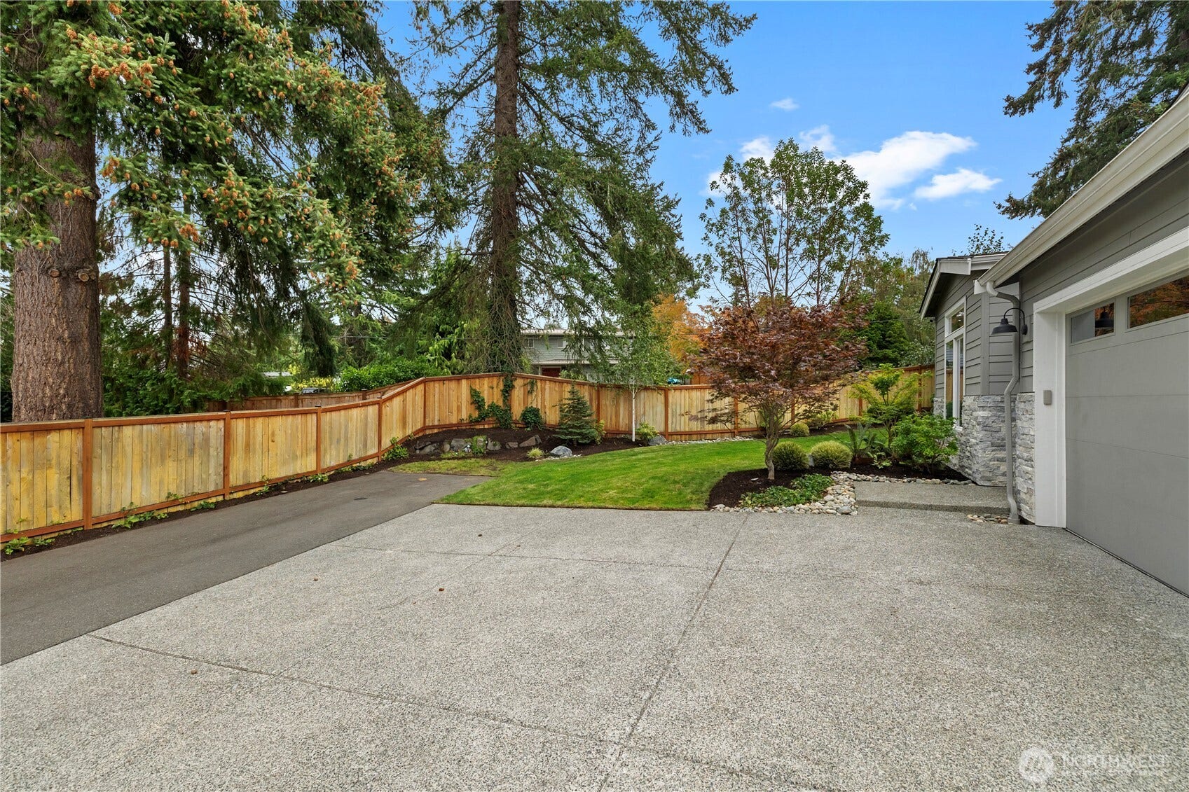 House sits at the end of a private drive