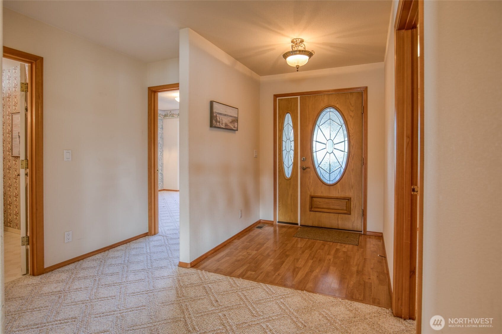 Large entry with room for taking off your shoes