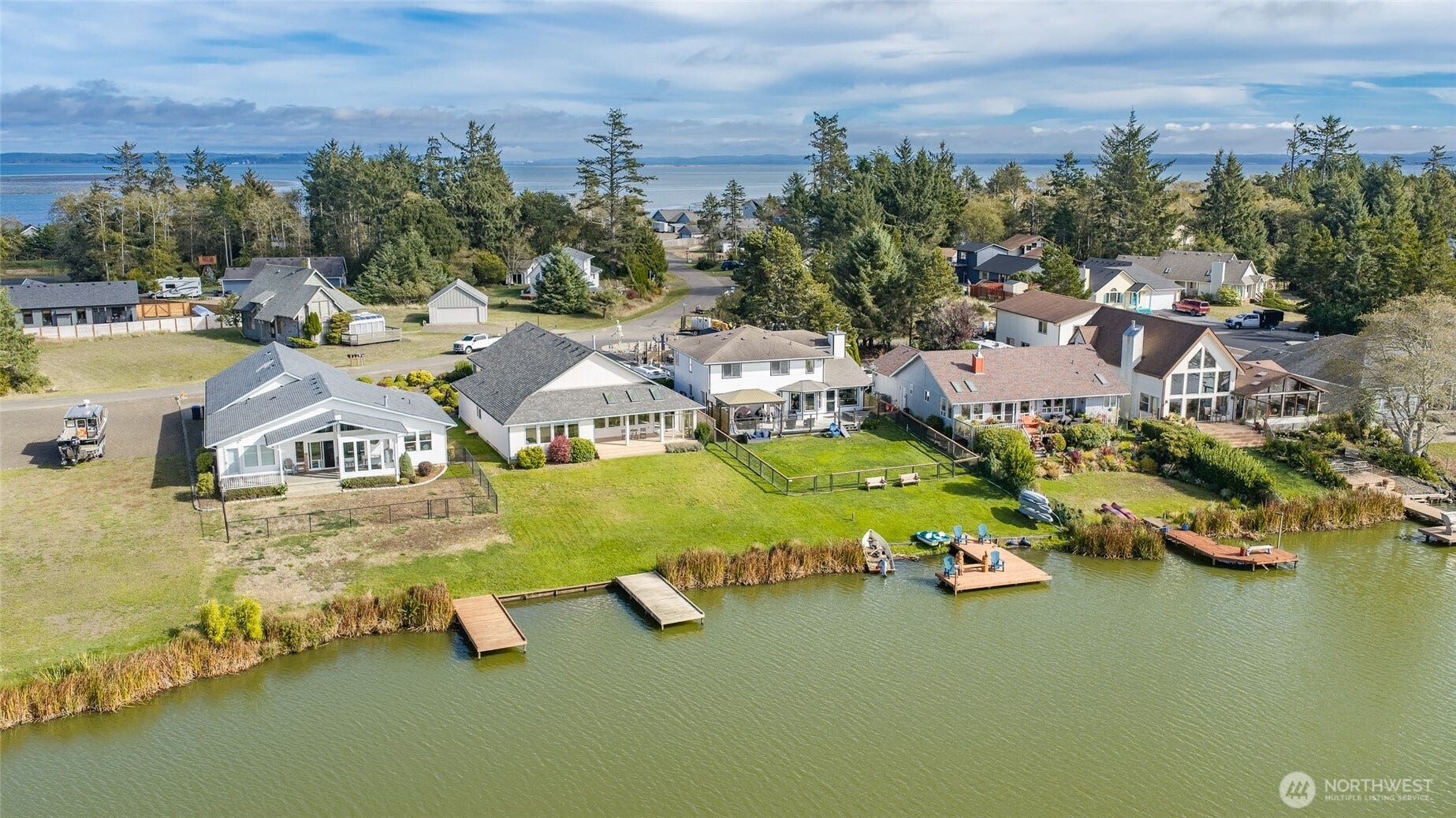Lake front living and 1 block from the bay makes for the perfect location