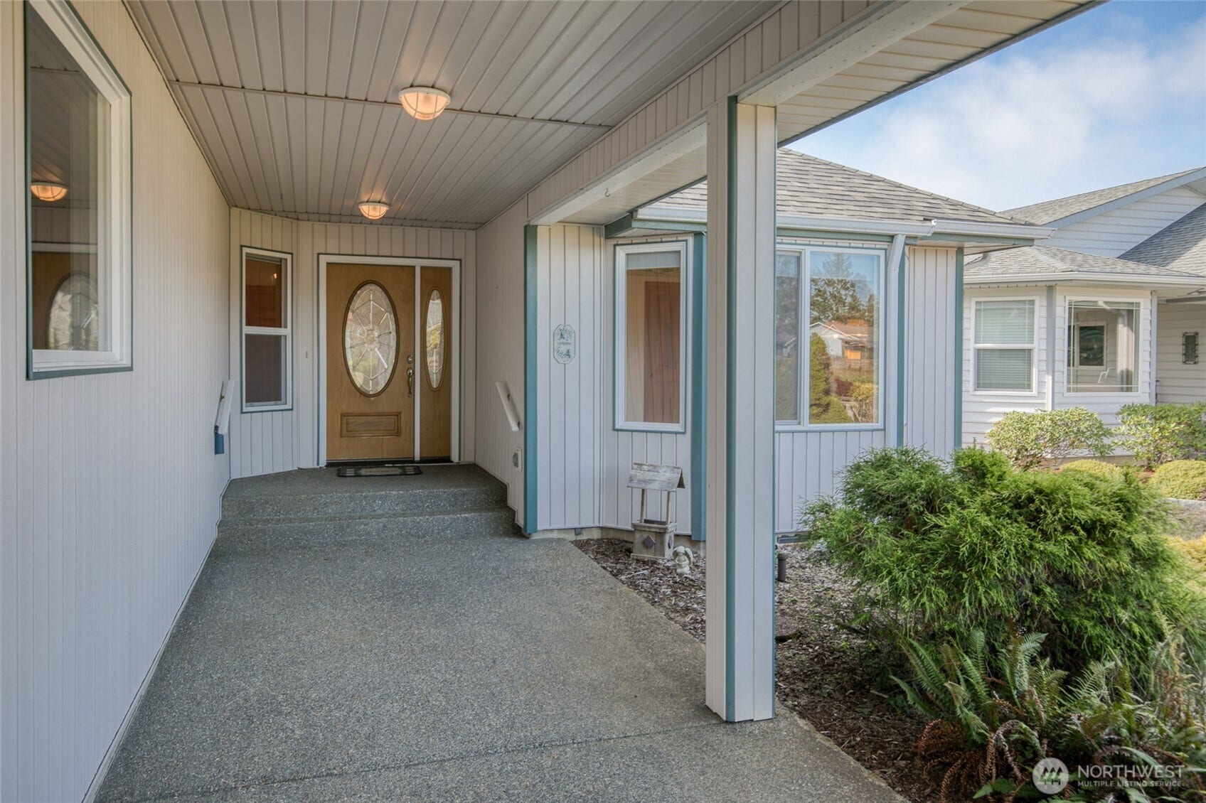 Welcome to this 2162 sq ft home with 3 bedrooms and 1.75 bathrooms