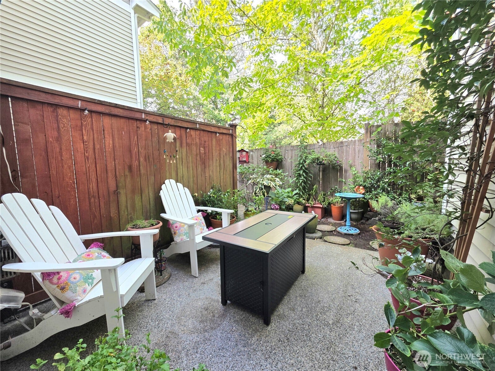 18866 108th Lane SE, Renton, WA 98055 Cozy backyard area for relaxing or entertaining.