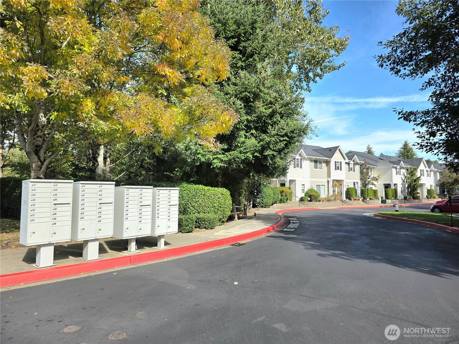 18866 108th Lane SE, Renton, WA 98055 Mailboxes near the entrance.