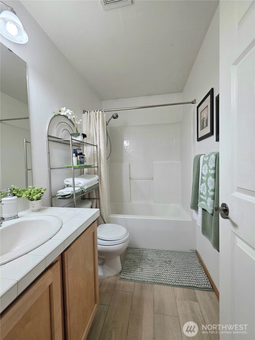 18866 108th Lane SE, Renton, WA 98055 2nd floor - hall bath conveniently serves the additional bedrooms.