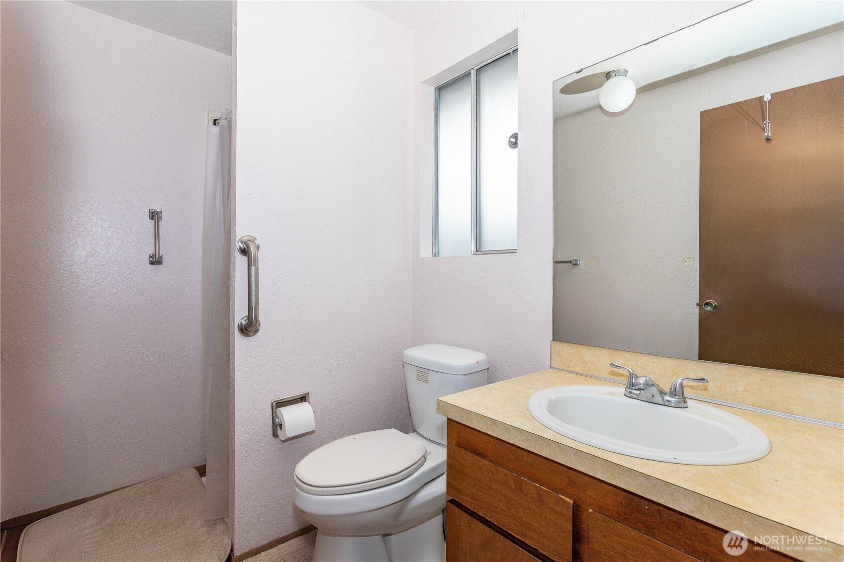 4229 S Findlay Street, Seattle, WA 98118 Three Quarter Bath off Primary Bedroom