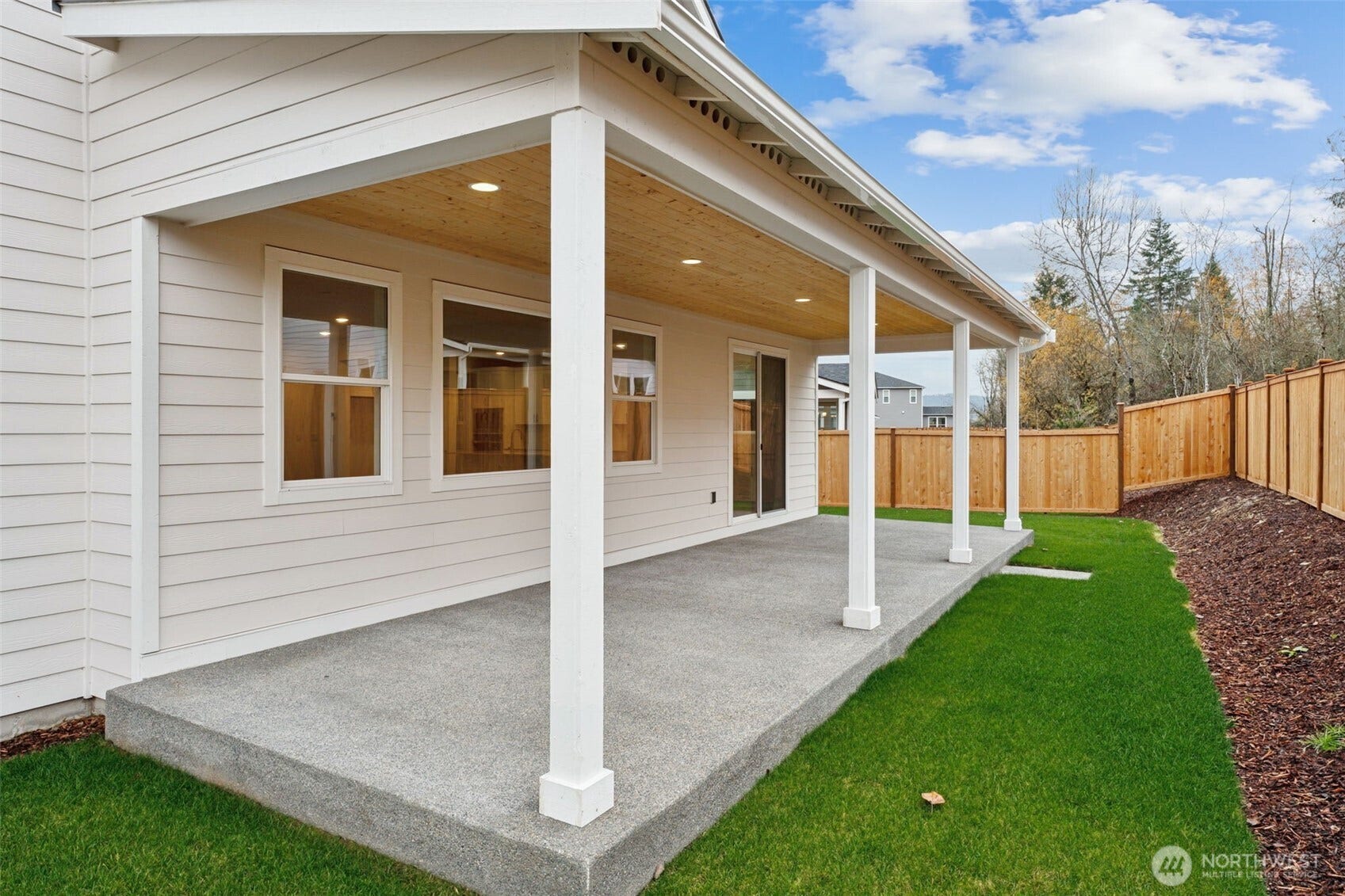 13928 207th Avenue Ct E, #1450, Bonney Lake, WA 98391 Photos are of another Donovan Plan. Colors and finishes may vary.