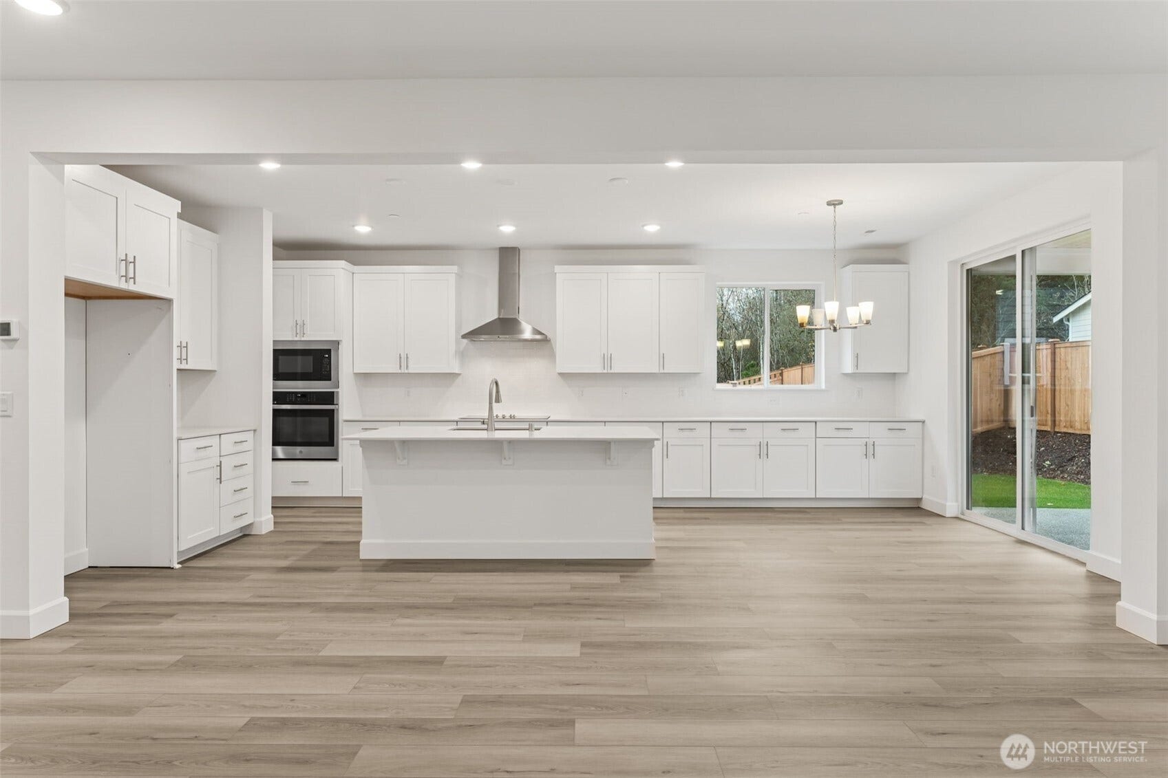 13928 207th Avenue Ct E, #1450, Bonney Lake, WA 98391 Photos are of another Donovan Plan. Colors and finishes may vary.
