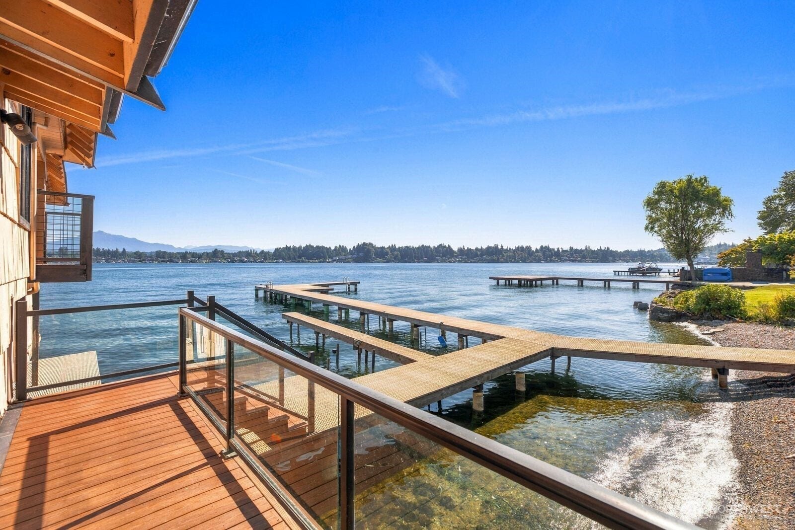 Boat House has Outdoor Entertaining with built in outdoor Kitchen behind closed  Door.